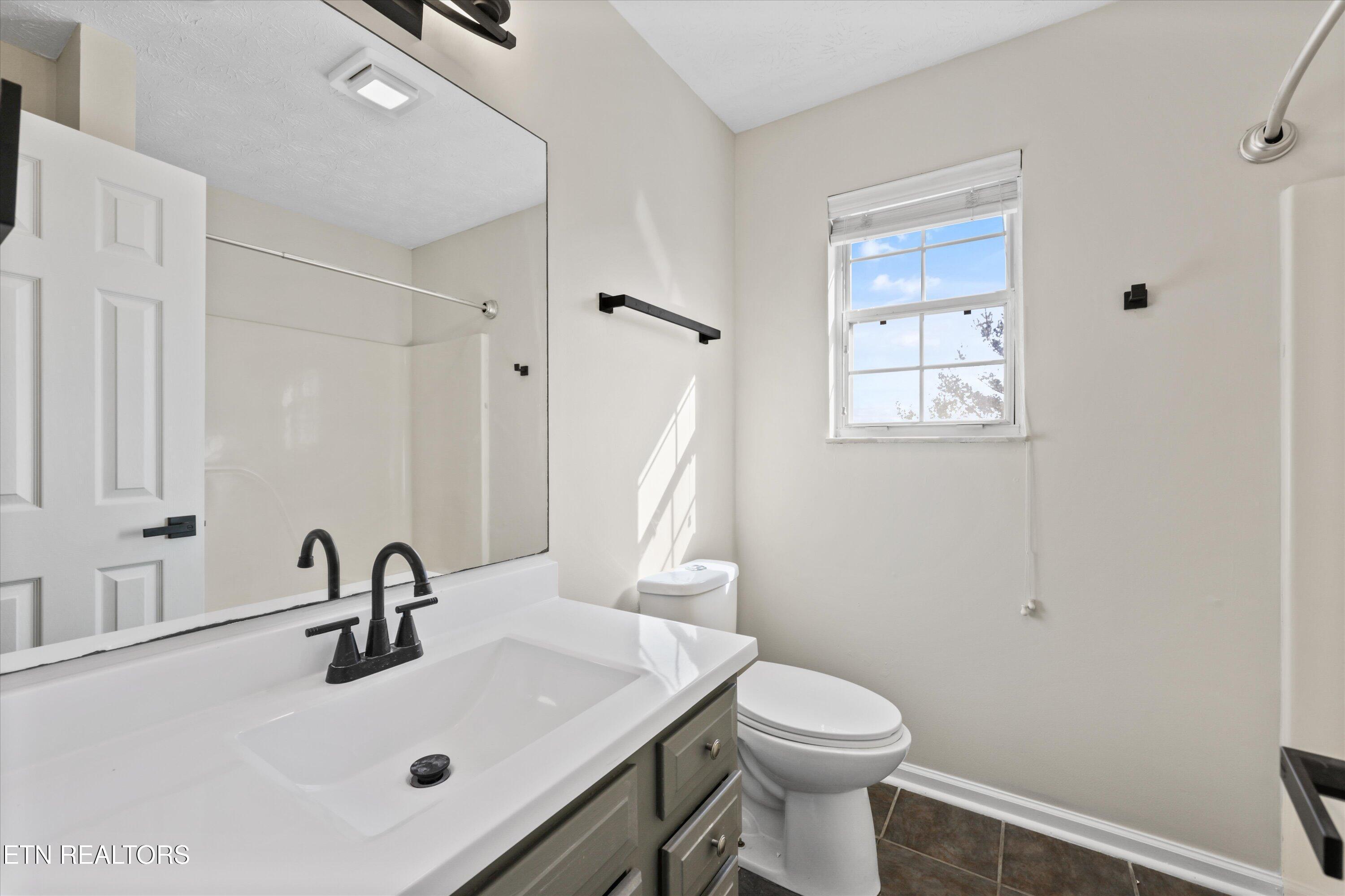 9820 Crestline Drive, Knoxville, TN - Fort Loudoun and Tellico Lake Real Estate - Image# 25