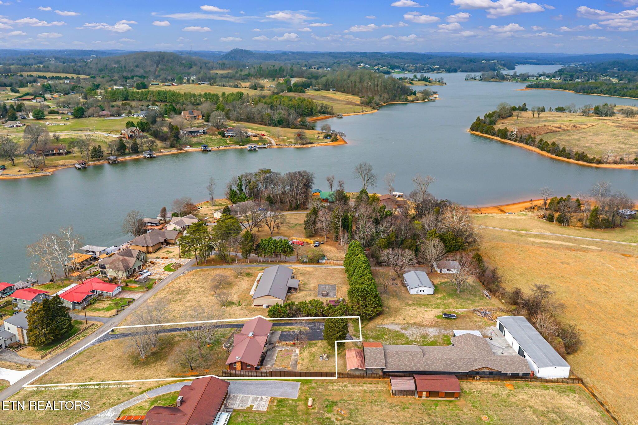 842 Collie Cove Court, Friendsville, TN - Fort Loudoun and Tellico Lake Real Estate - Image# 4