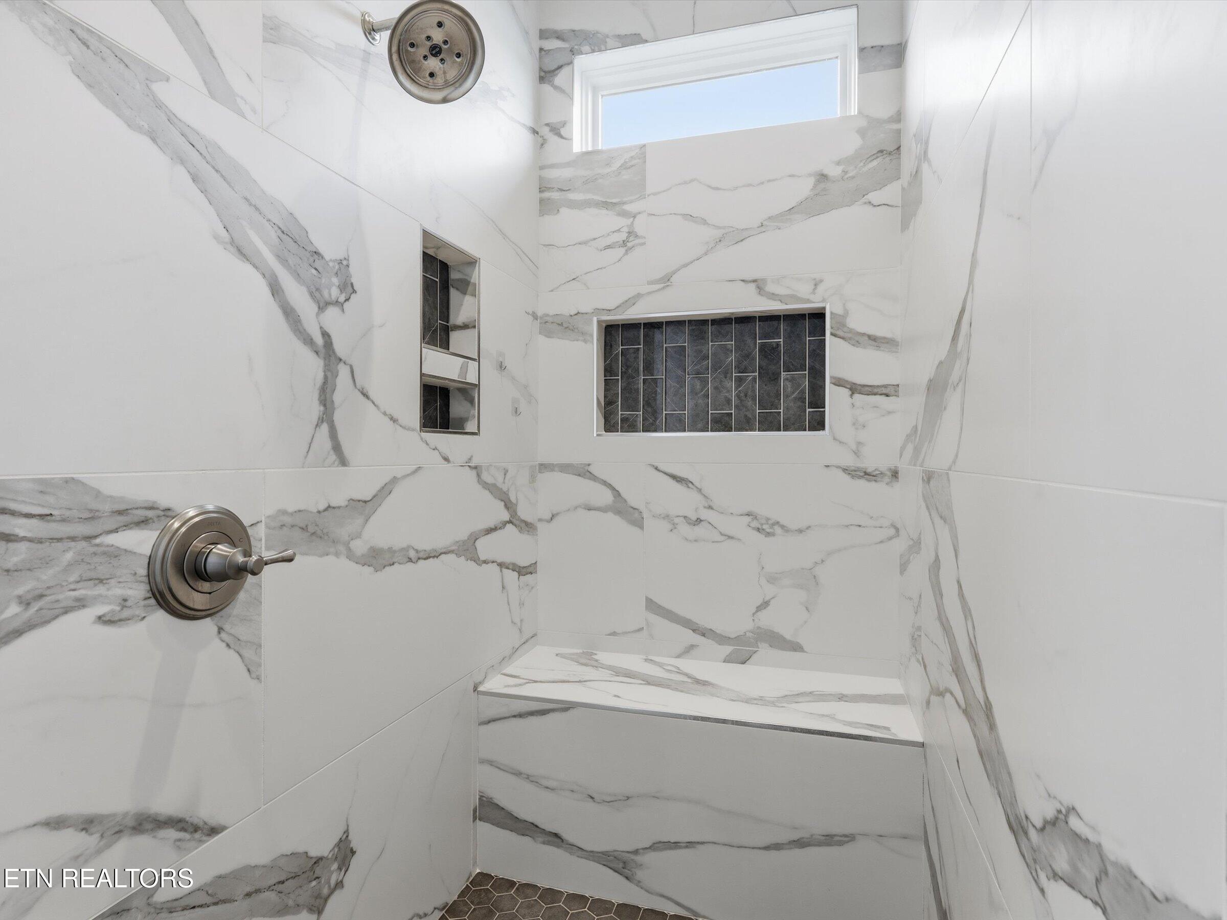 3764 Promontory Point, Louisville, TN - Fort Loudoun and Tellico Lake Real Estate - Image# 26