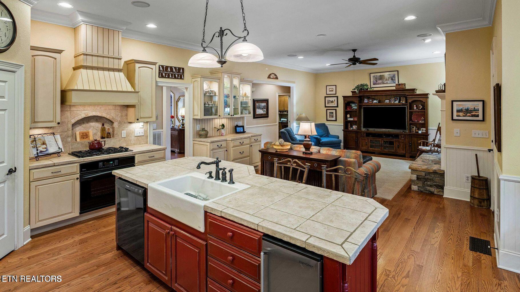 190 Lake Crest Drive, Lenoir City, TN - Fort Loudoun and Tellico Lake Real Estate - Image# 3