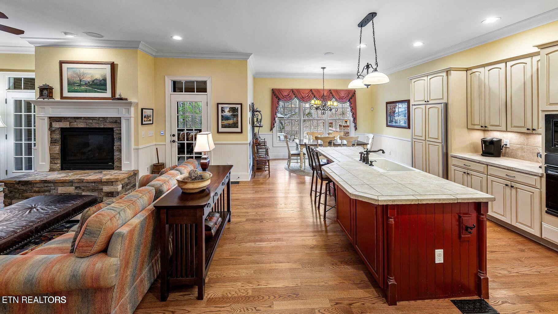 190 Lake Crest Drive, Lenoir City, TN - Fort Loudoun and Tellico Lake Real Estate - Image# 4