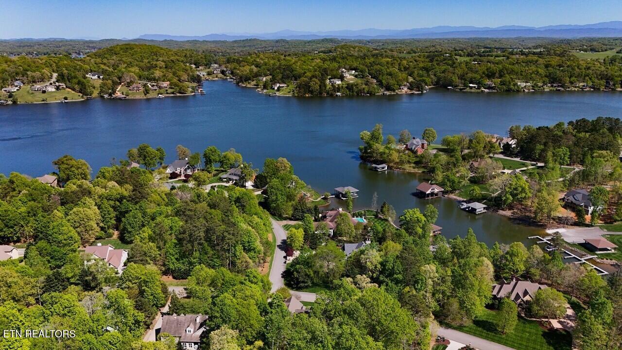 190 Lake Crest Drive, Lenoir City, TN - Fort Loudoun and Tellico Lake Real Estate - Image# 2