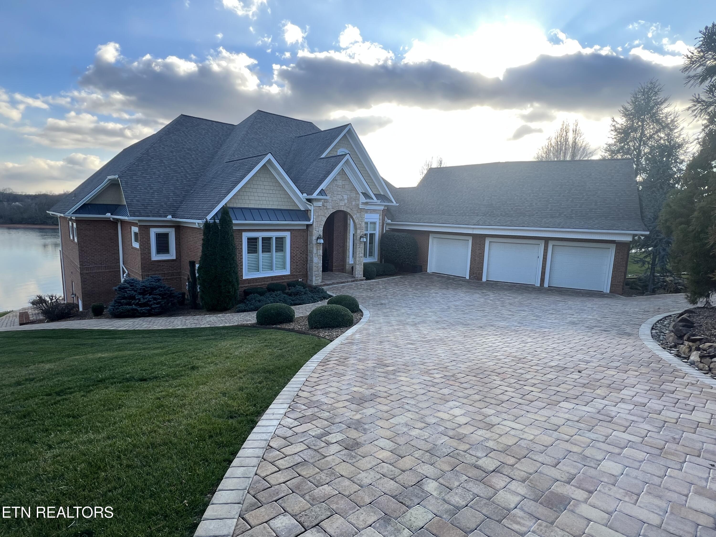 204 Tuscarora Lane, Loudon, TN - Fort Loudoun and Tellico Lake Real Estate - Image# 1