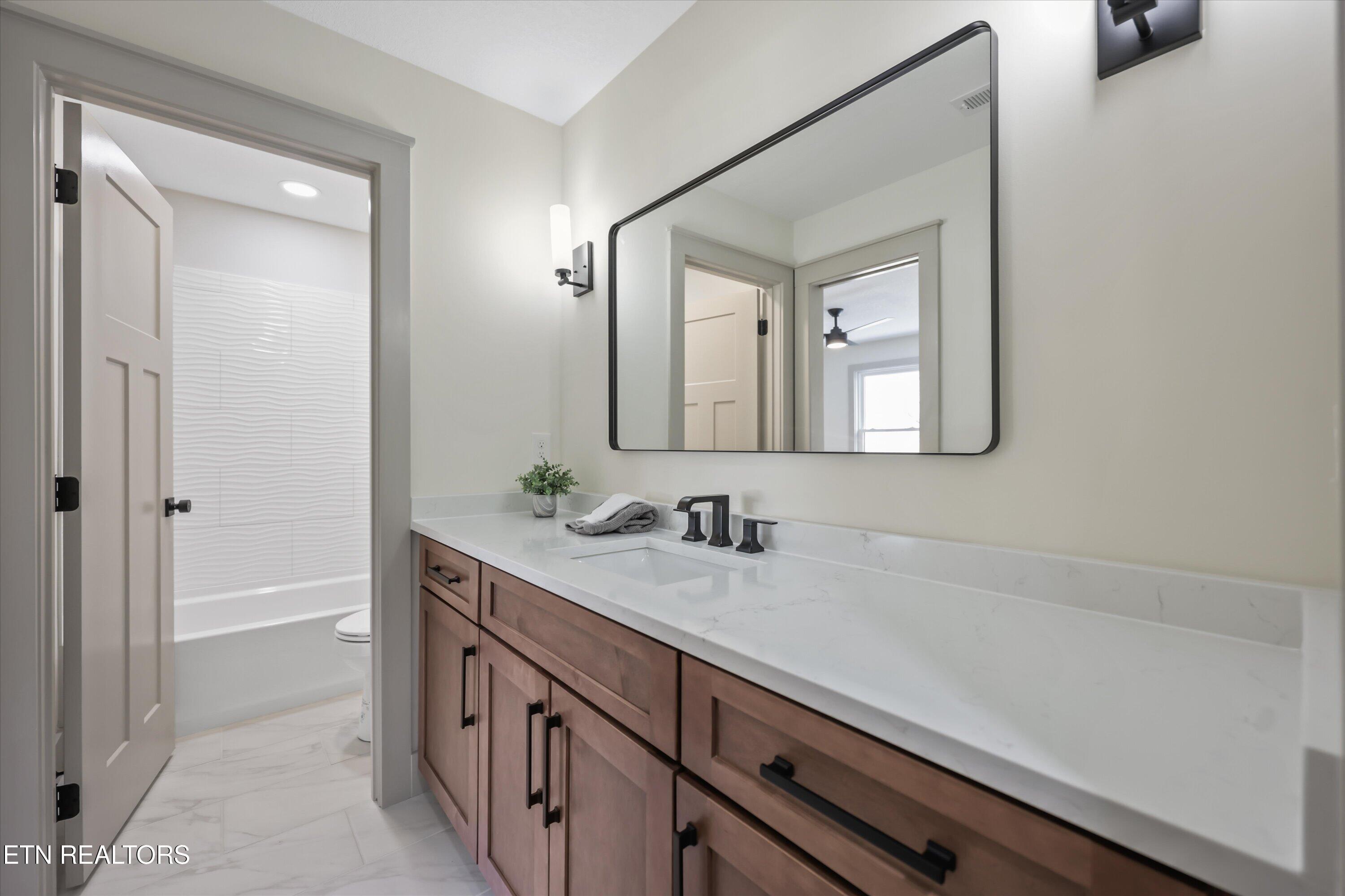 3956 Shipwatch Lane, Knoxville, TN - Fort Loudoun and Tellico Lake Real Estate - Image# 38