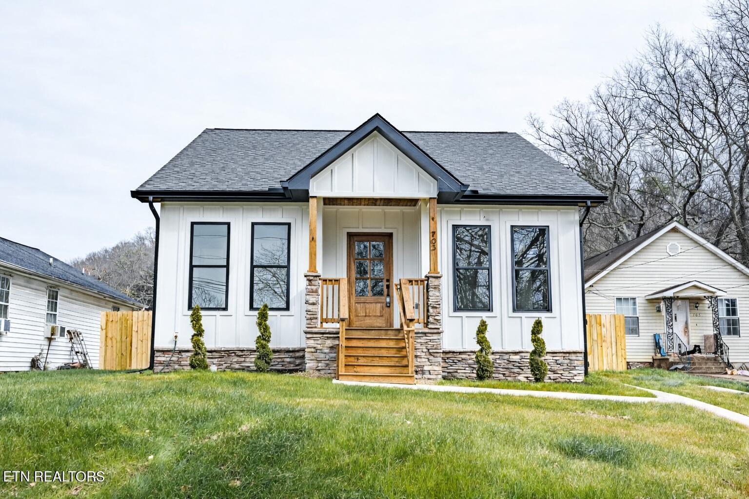 703 SW Redwine St, Knoxville, TN - Fort Loudoun and Tellico Lake Real Estate - Image# 1