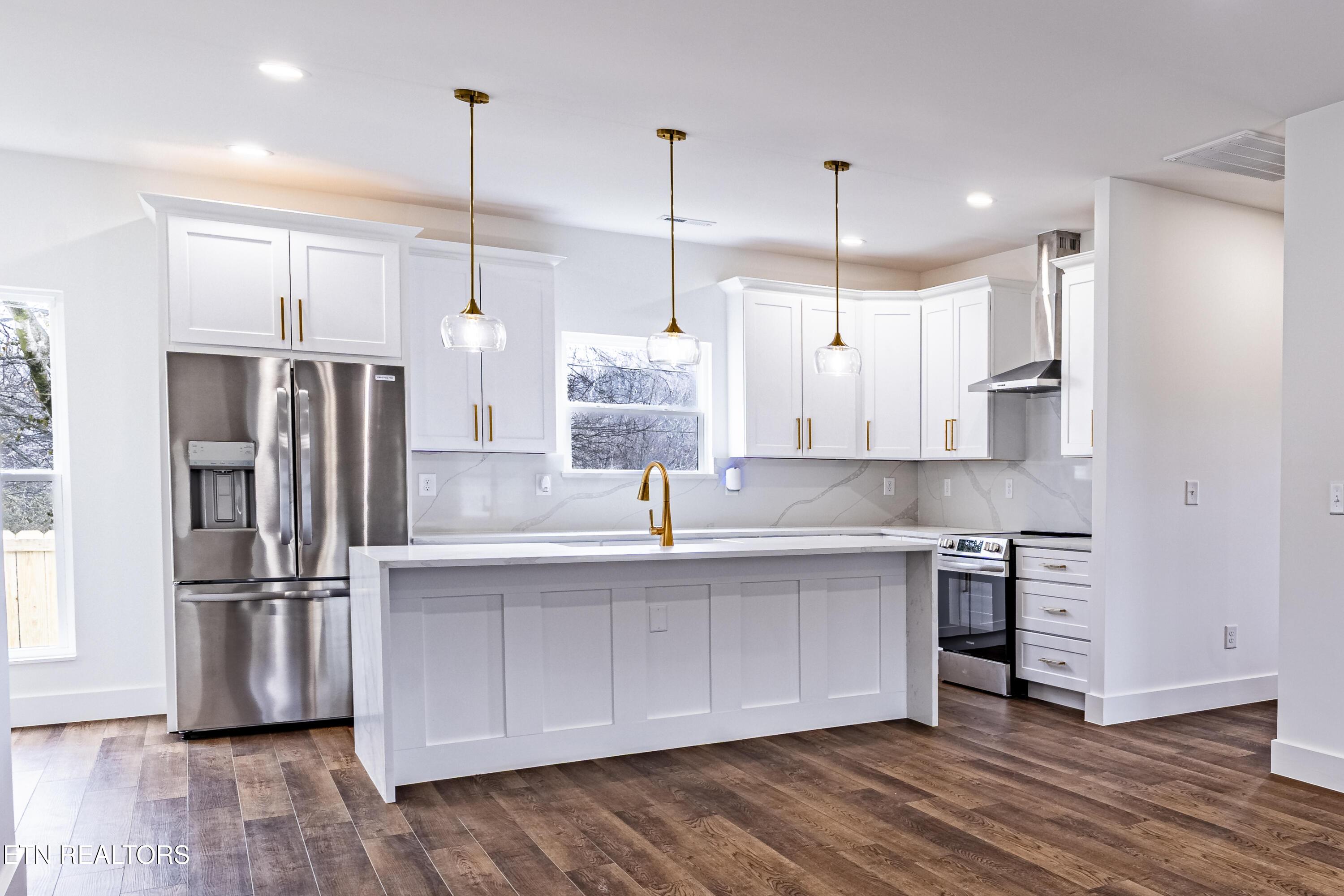 703 SW Redwine St, Knoxville, TN - Fort Loudoun and Tellico Lake Real Estate - Image# 2