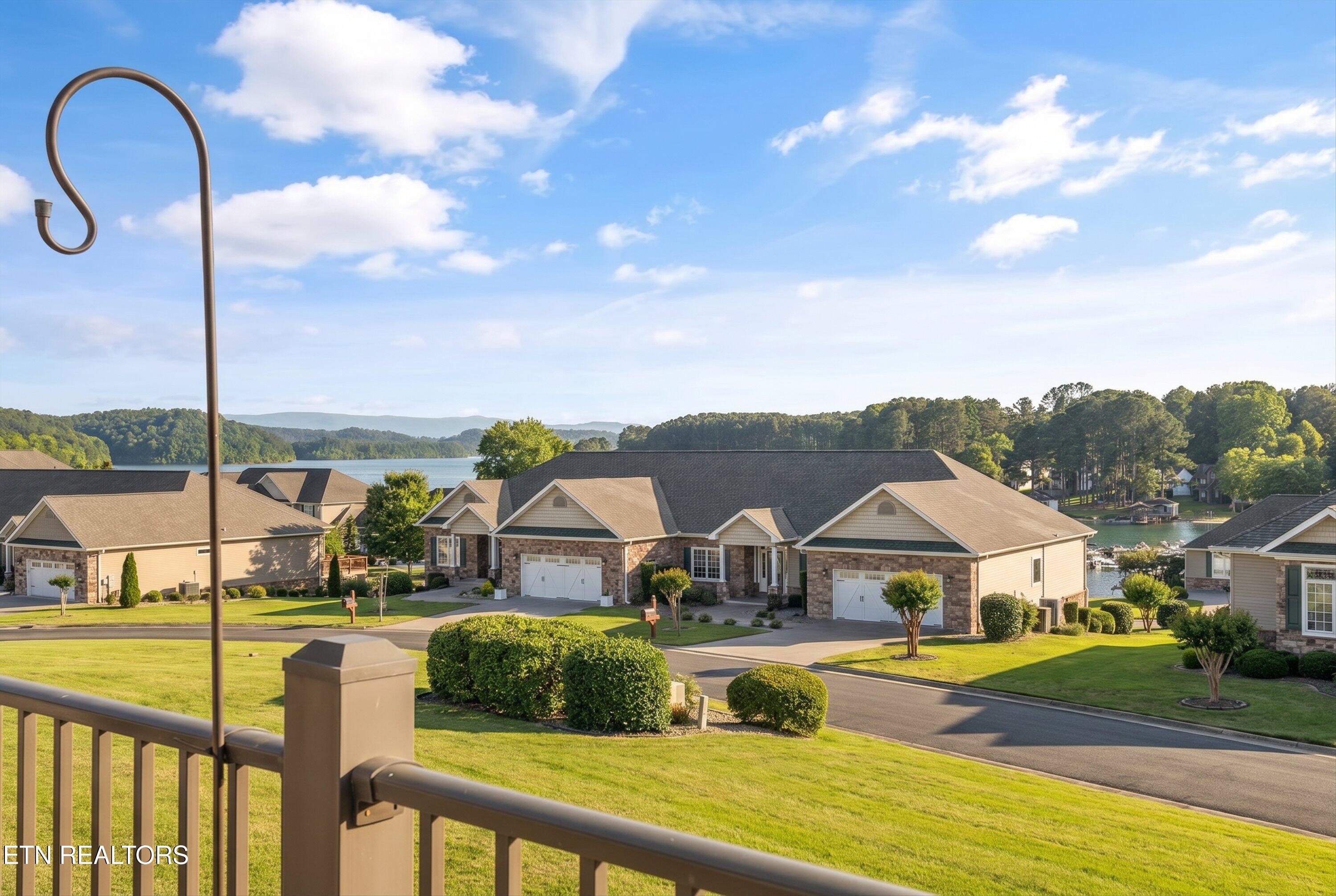 302 Chota Landing Trce, Loudon, TN - Fort Loudoun and Tellico Lake Real Estate - Image# 17