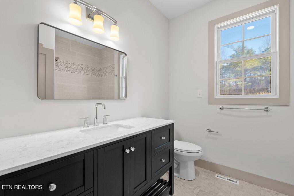 330 Falcon Tr, Vonore, TN - Fort Loudoun and Tellico Lake Real Estate - Image# 23