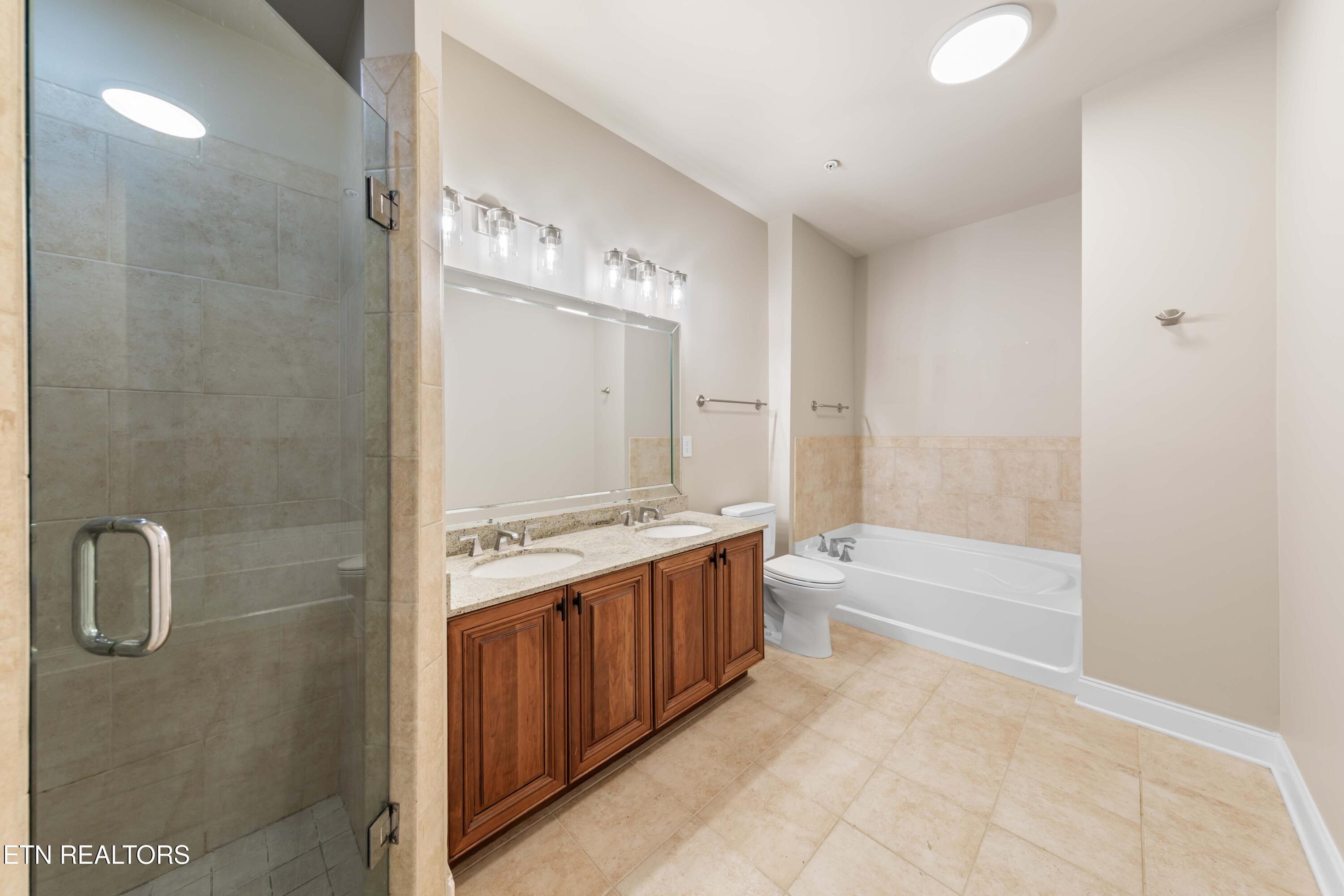 445 W Blount Ave, Knoxville, TN - Fort Loudoun and Tellico Lake Real Estate - Image# 17