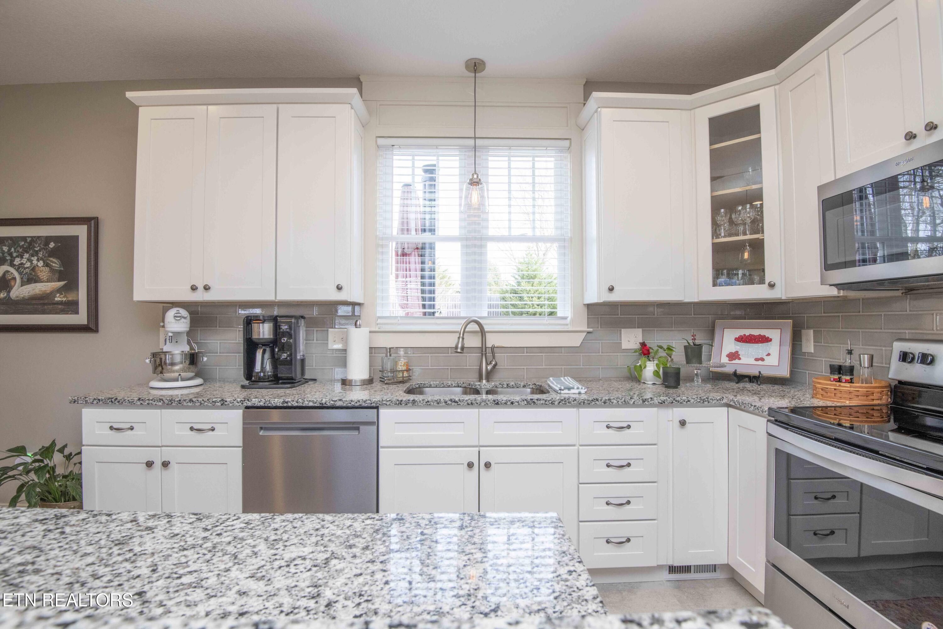 323 Lakeview Cove Drive, Loudon, TN - Fort Loudoun and Tellico Lake Real Estate - Image# 16