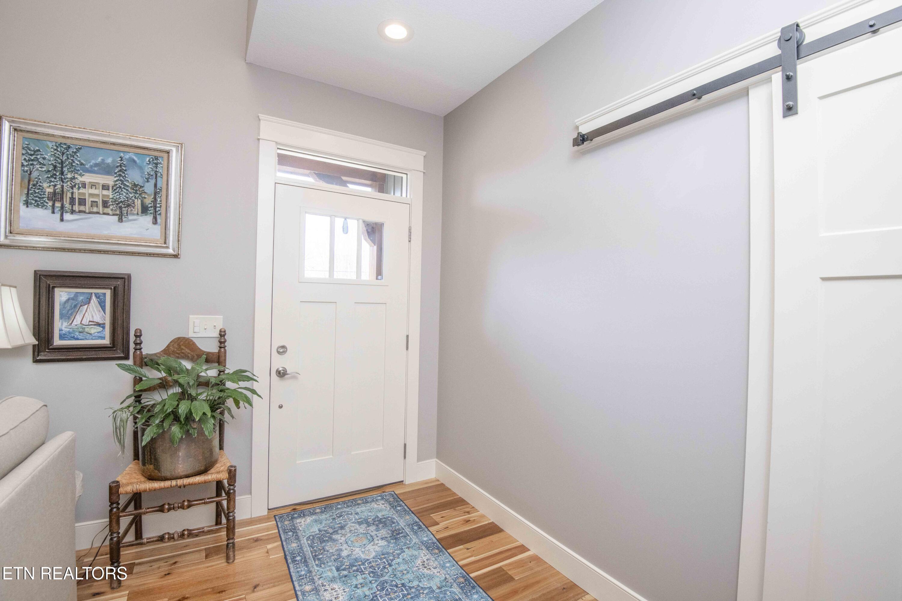 323 Lakeview Cove Drive, Loudon, TN - Fort Loudoun and Tellico Lake Real Estate - Image# 2