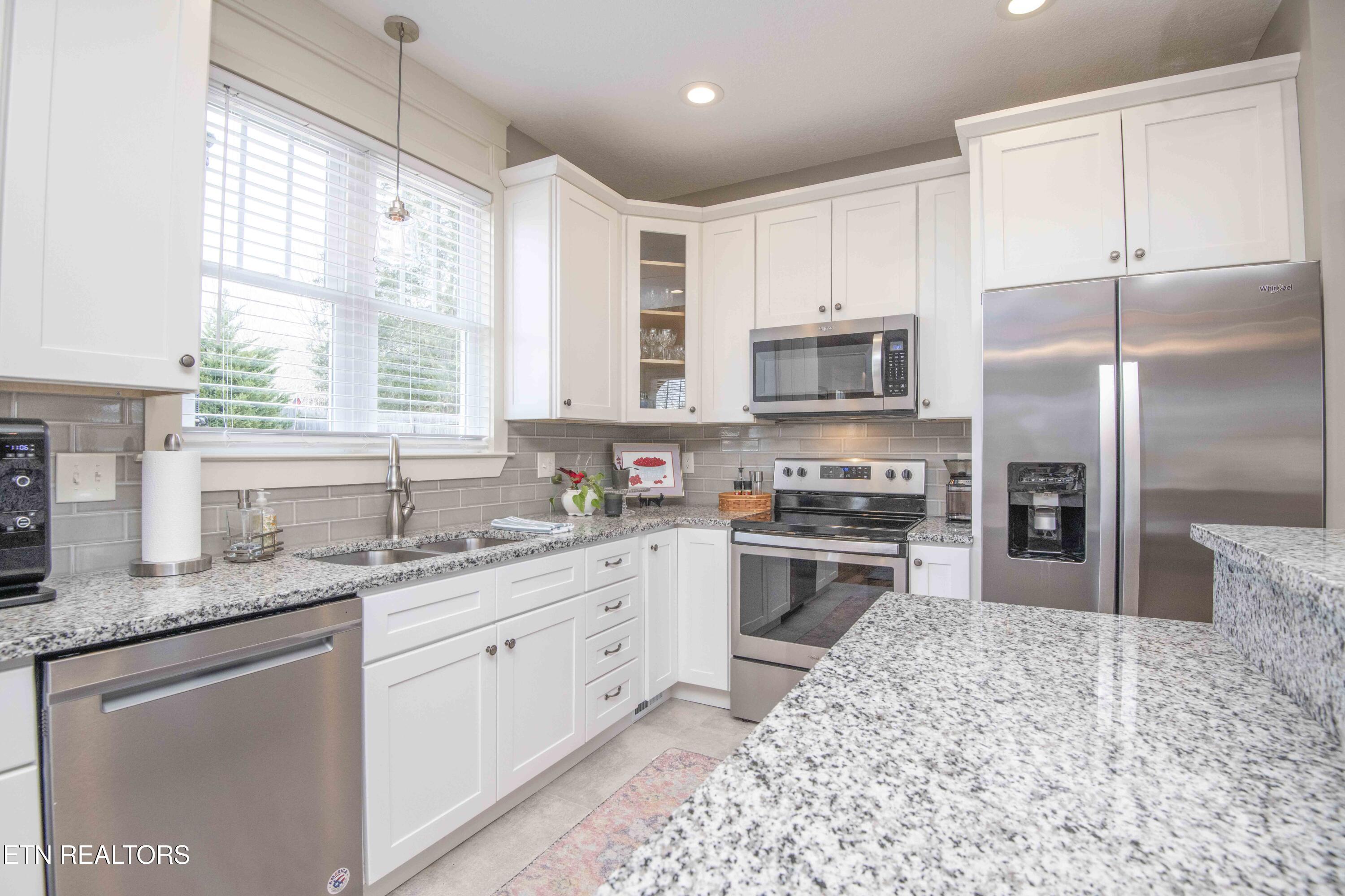 323 Lakeview Cove Drive, Loudon, TN - Fort Loudoun and Tellico Lake Real Estate - Image# 15