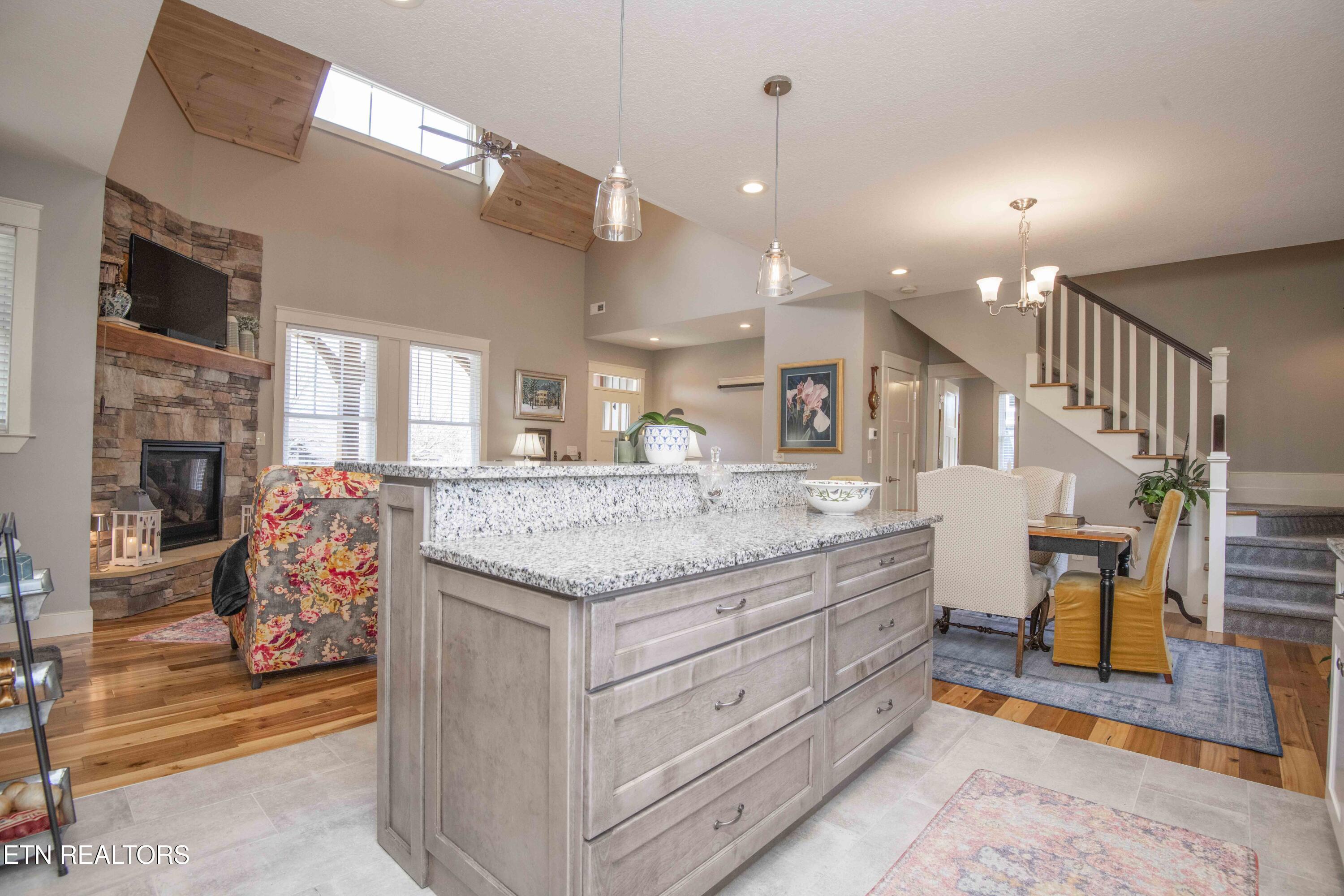 323 Lakeview Cove Drive, Loudon, TN - Fort Loudoun and Tellico Lake Real Estate - Image# 17