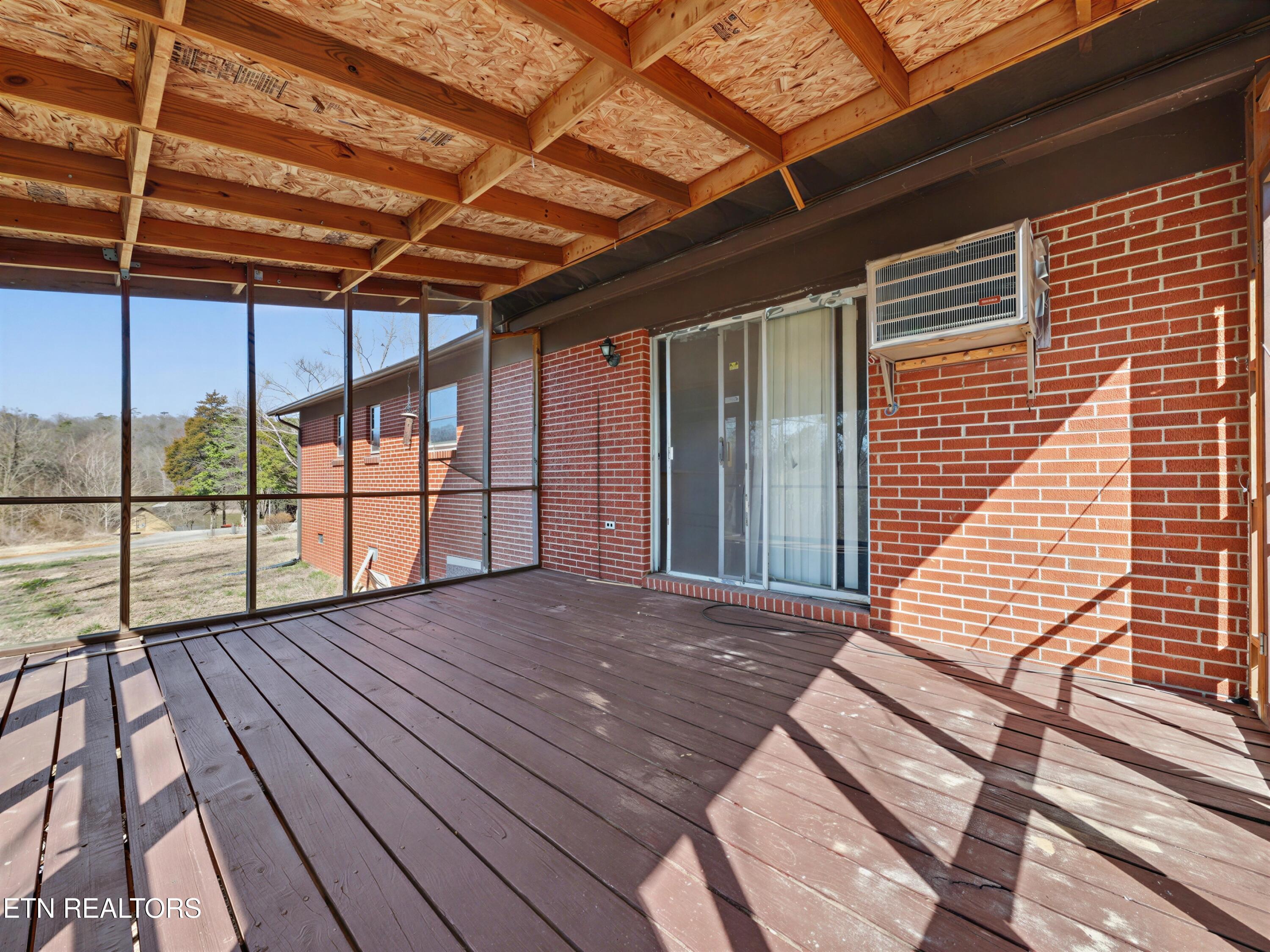 165 Cedar Crest Lane, Friendsville, TN - Fort Loudoun and Tellico Lake Real Estate - Image# 31