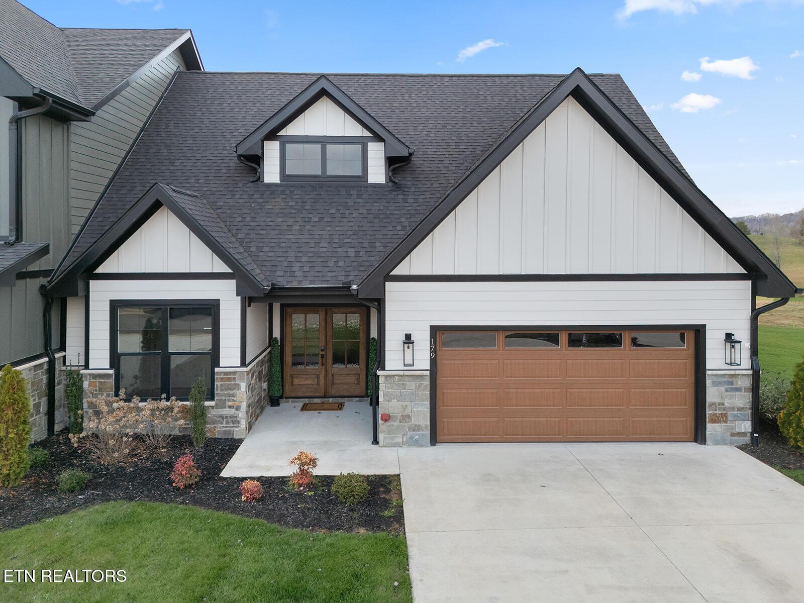 179 Island Circle, Loudon, TN - Fort Loudoun and Tellico Lake Real Estate - Image# 1