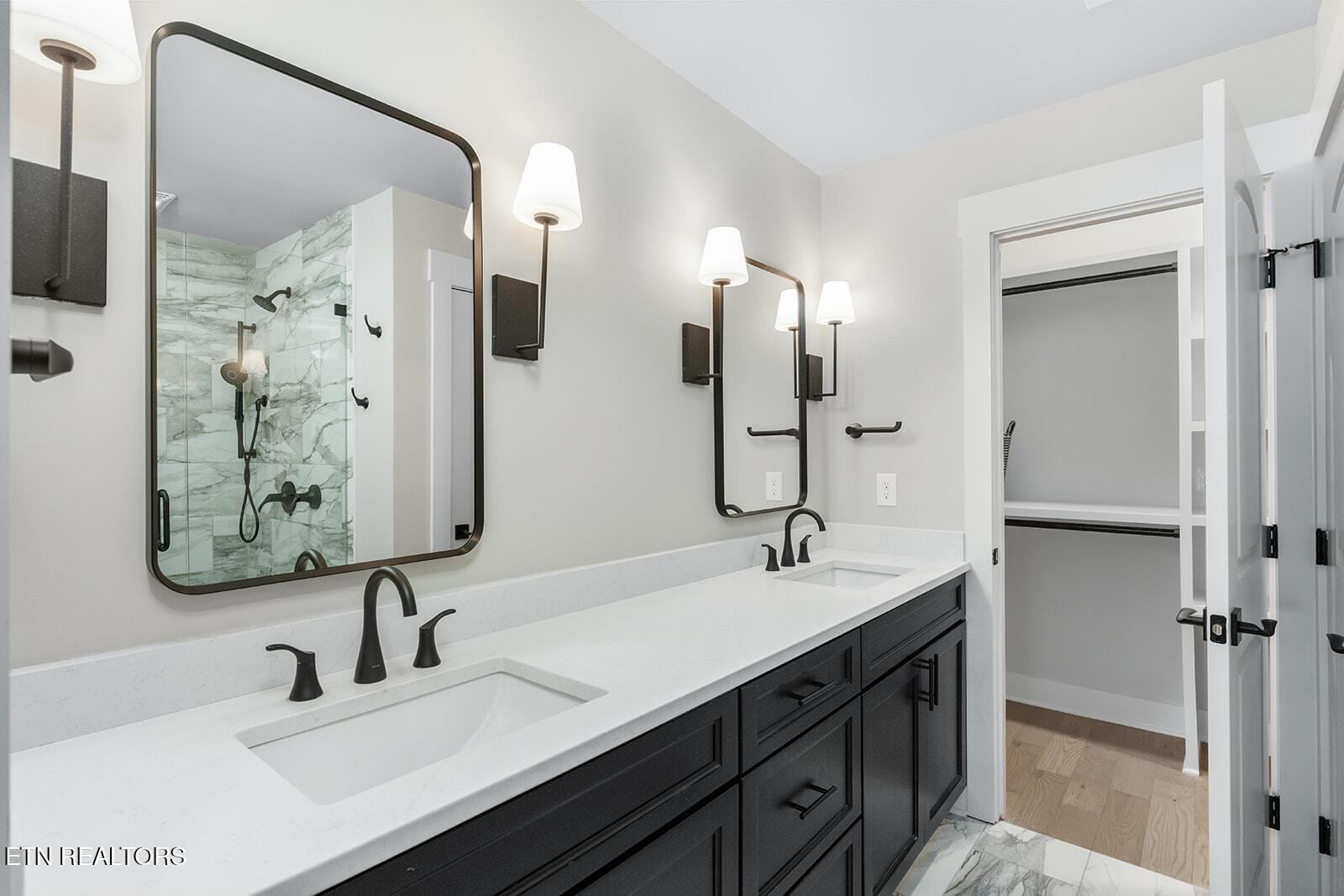 179 Island Circle, Loudon, TN - Fort Loudoun and Tellico Lake Real Estate - Image# 16