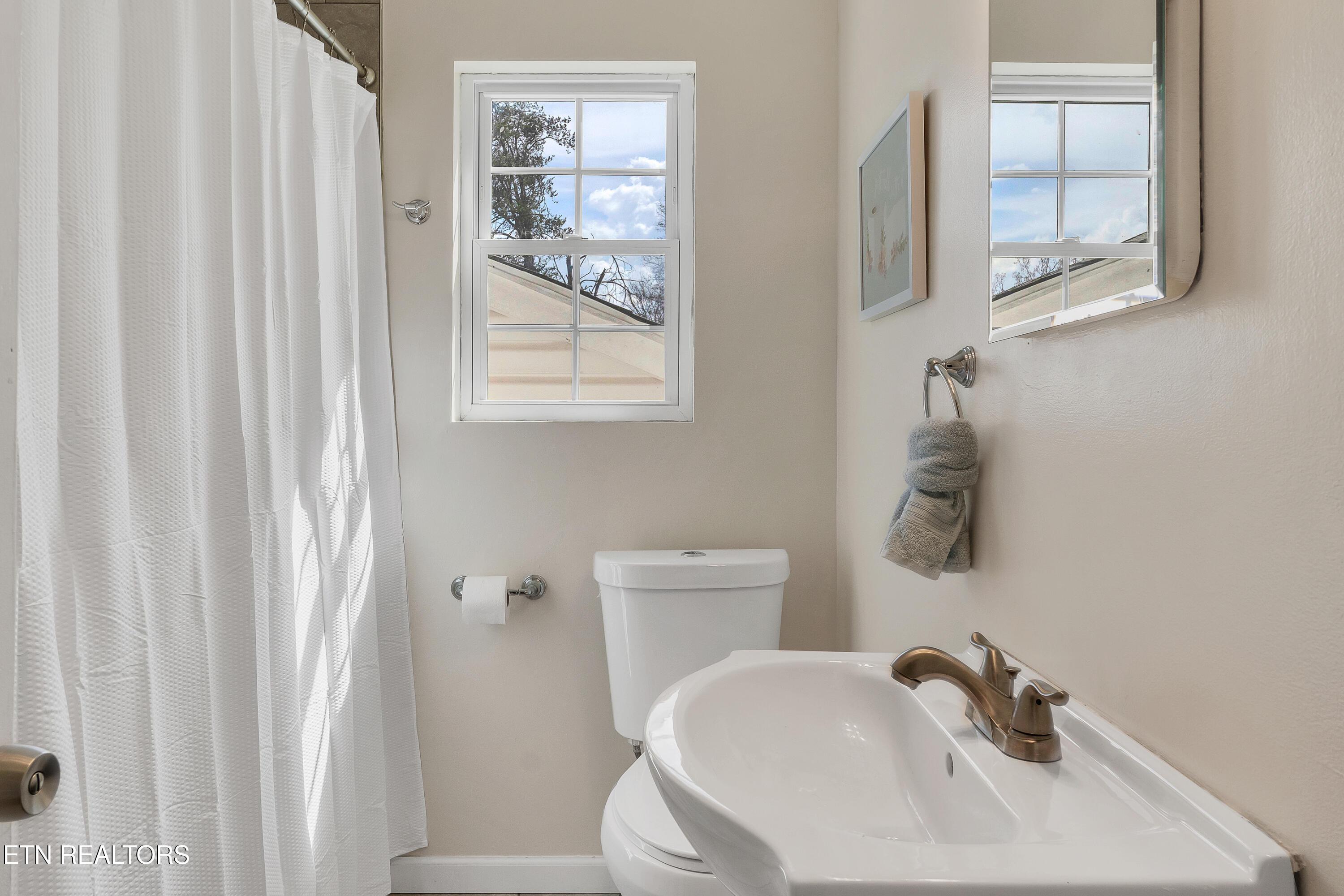 300 Lindy Drive, Knoxville, TN - Fort Loudoun and Tellico Lake Real Estate - Image# 16