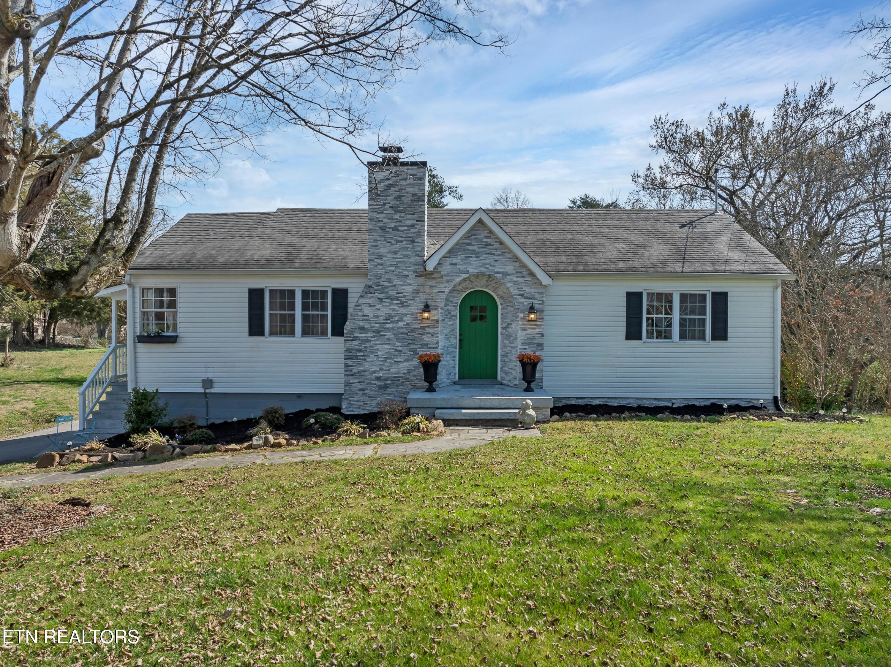 300 Lindy Drive, Knoxville, TN - Fort Loudoun and Tellico Lake Real Estate - Image# 1