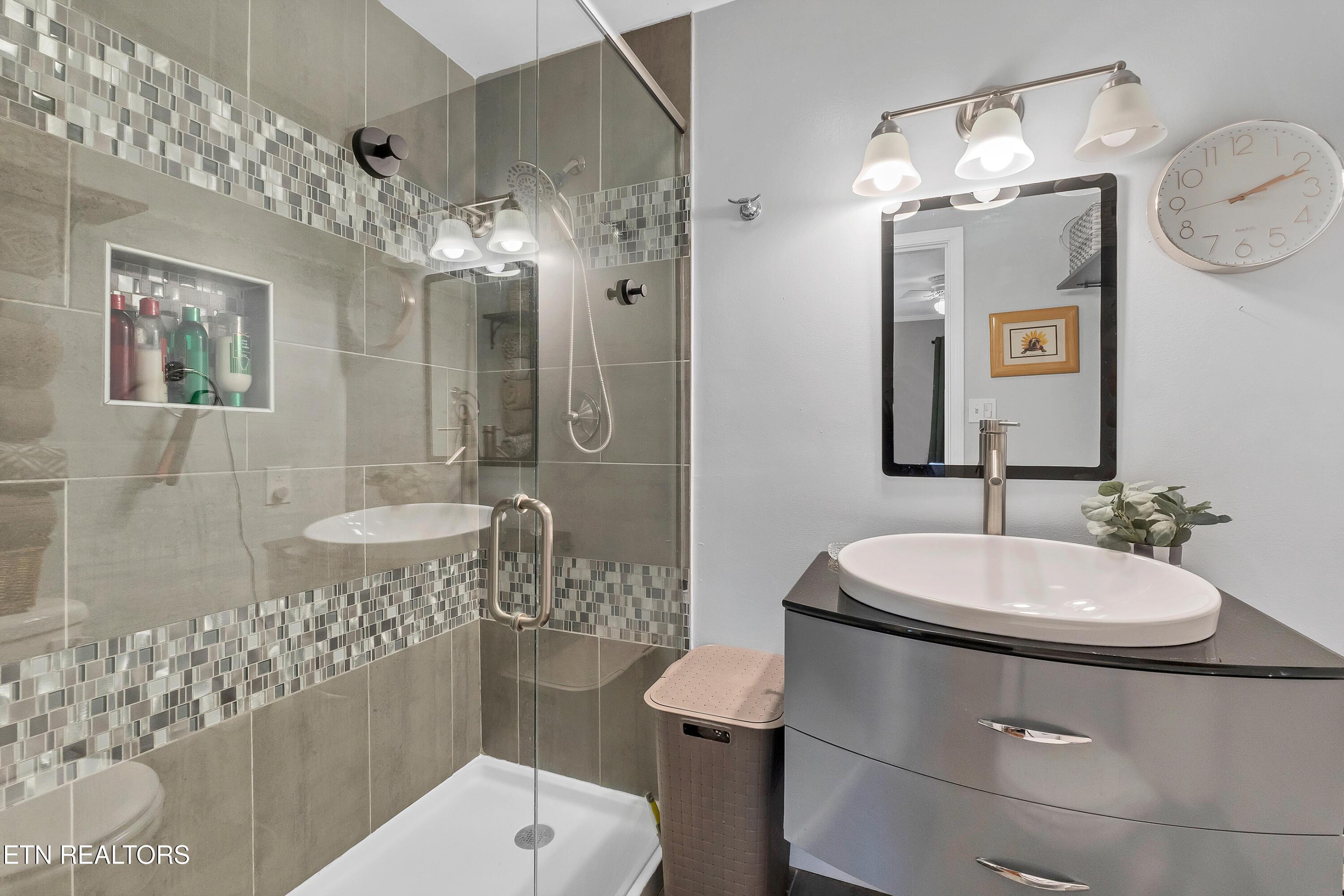 300 Lindy Drive, Knoxville, TN - Fort Loudoun and Tellico Lake Real Estate - Image# 22