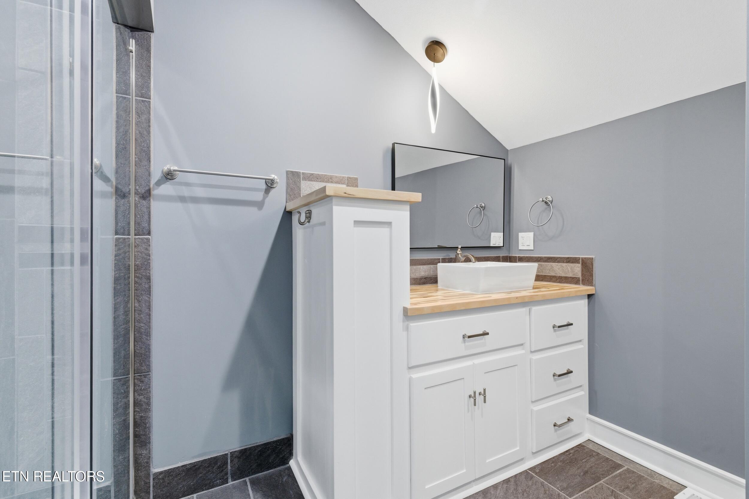 301 Inagehi Lane, Loudon, TN - Fort Loudoun and Tellico Lake Real Estate - Image# 94