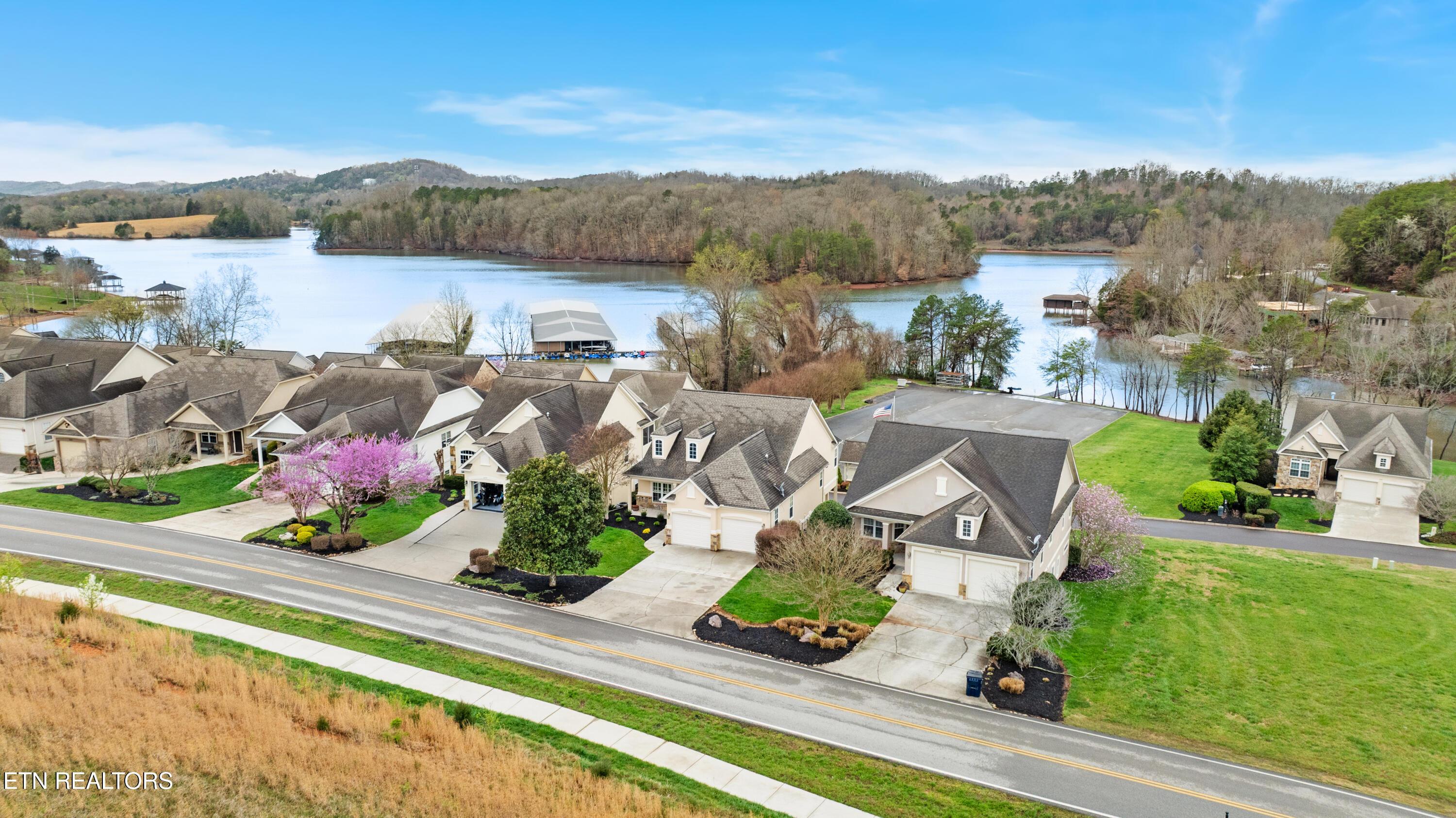 1069 Rarity Bay Pkwy, Vonore, TN - Fort Loudoun and Tellico Lake Real Estate - Image# 6