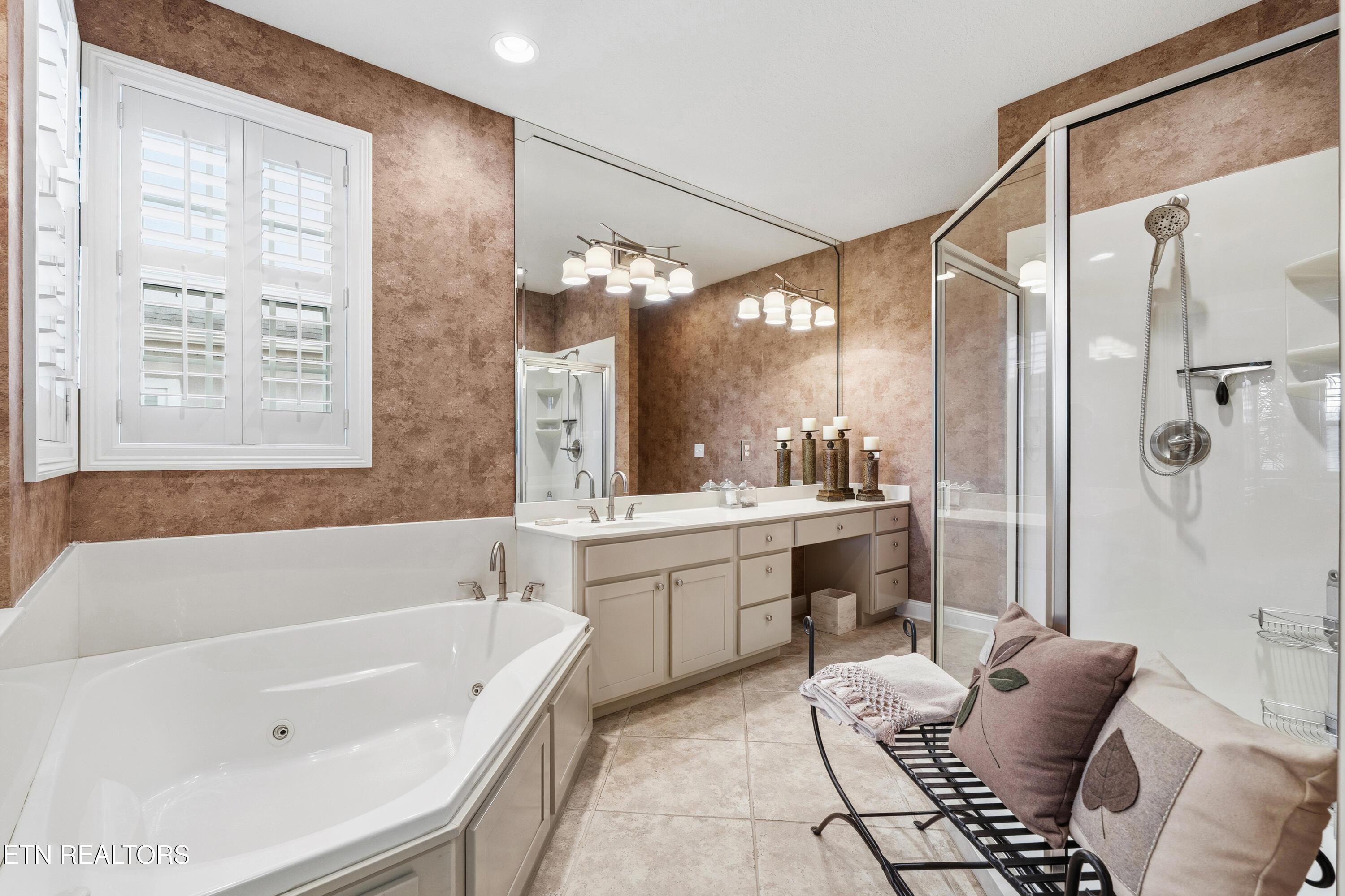 1069 Rarity Bay Pkwy, Vonore, TN - Fort Loudoun and Tellico Lake Real Estate - Image# 28