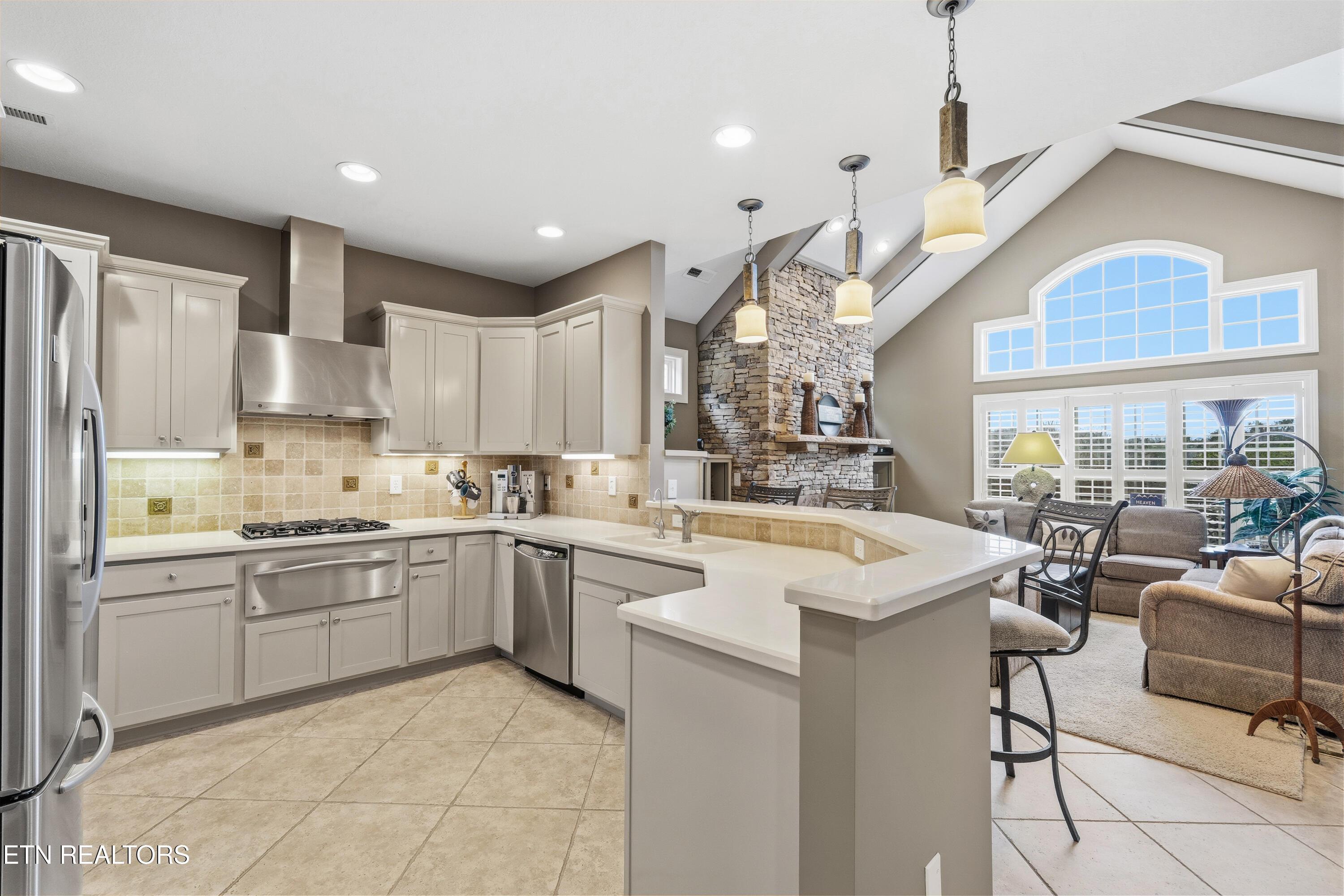 1069 Rarity Bay Pkwy, Vonore, TN - Fort Loudoun and Tellico Lake Real Estate - Image# 12