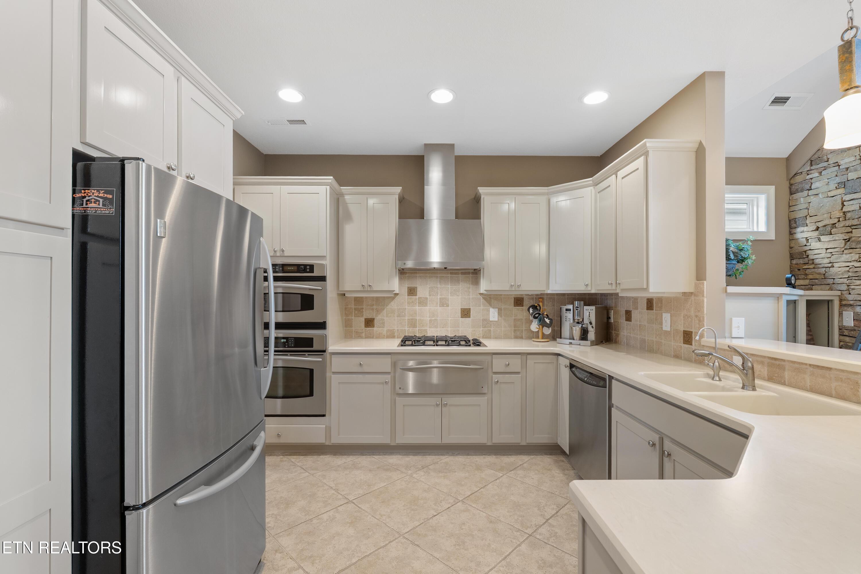 1069 Rarity Bay Pkwy, Vonore, TN - Fort Loudoun and Tellico Lake Real Estate - Image# 13