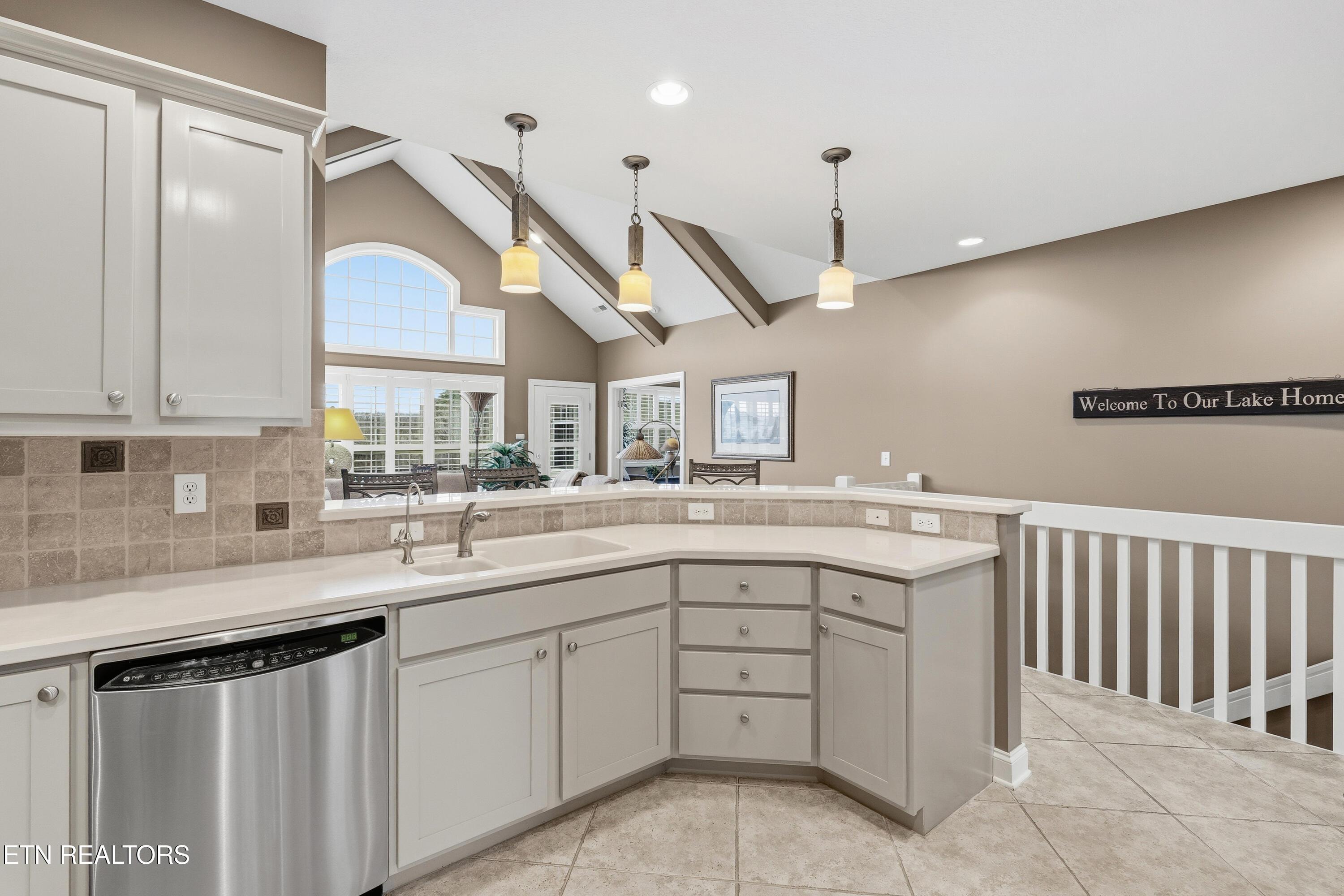 1069 Rarity Bay Pkwy, Vonore, TN - Fort Loudoun and Tellico Lake Real Estate - Image# 15