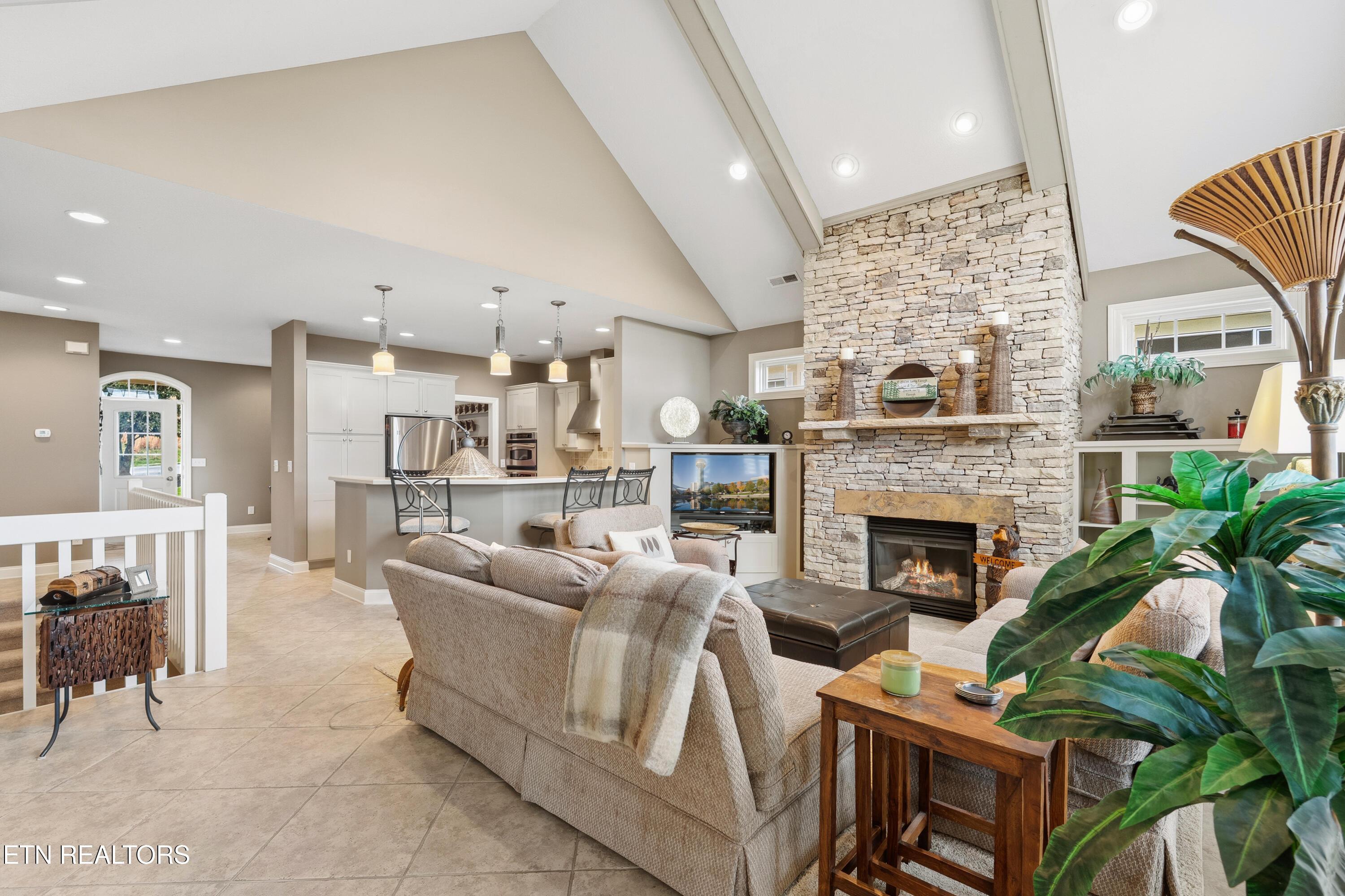 1069 Rarity Bay Pkwy, Vonore, TN - Fort Loudoun and Tellico Lake Real Estate - Image# 17