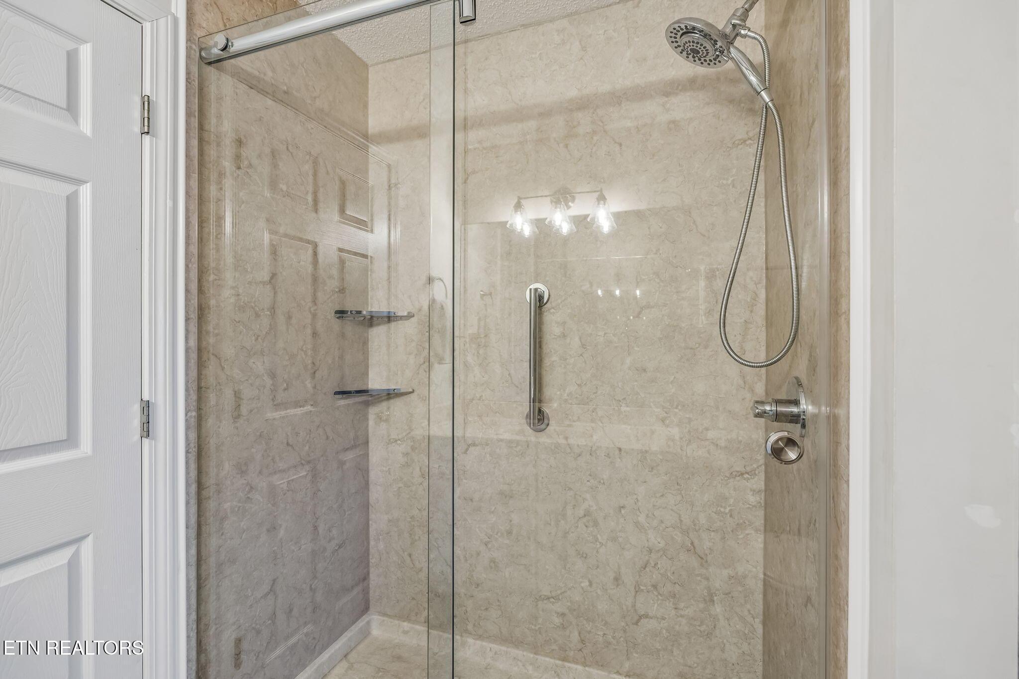 184 Amohi Way, Loudon, TN - Fort Loudoun and Tellico Lake Real Estate - Image# 22