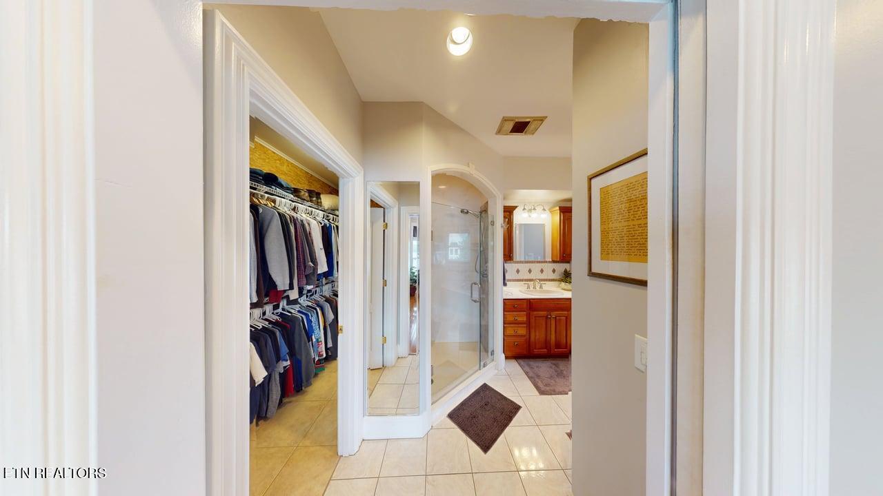 275 Rock Point Drive, Vonore, TN - Fort Loudoun and Tellico Lake Real Estate - Image# 16