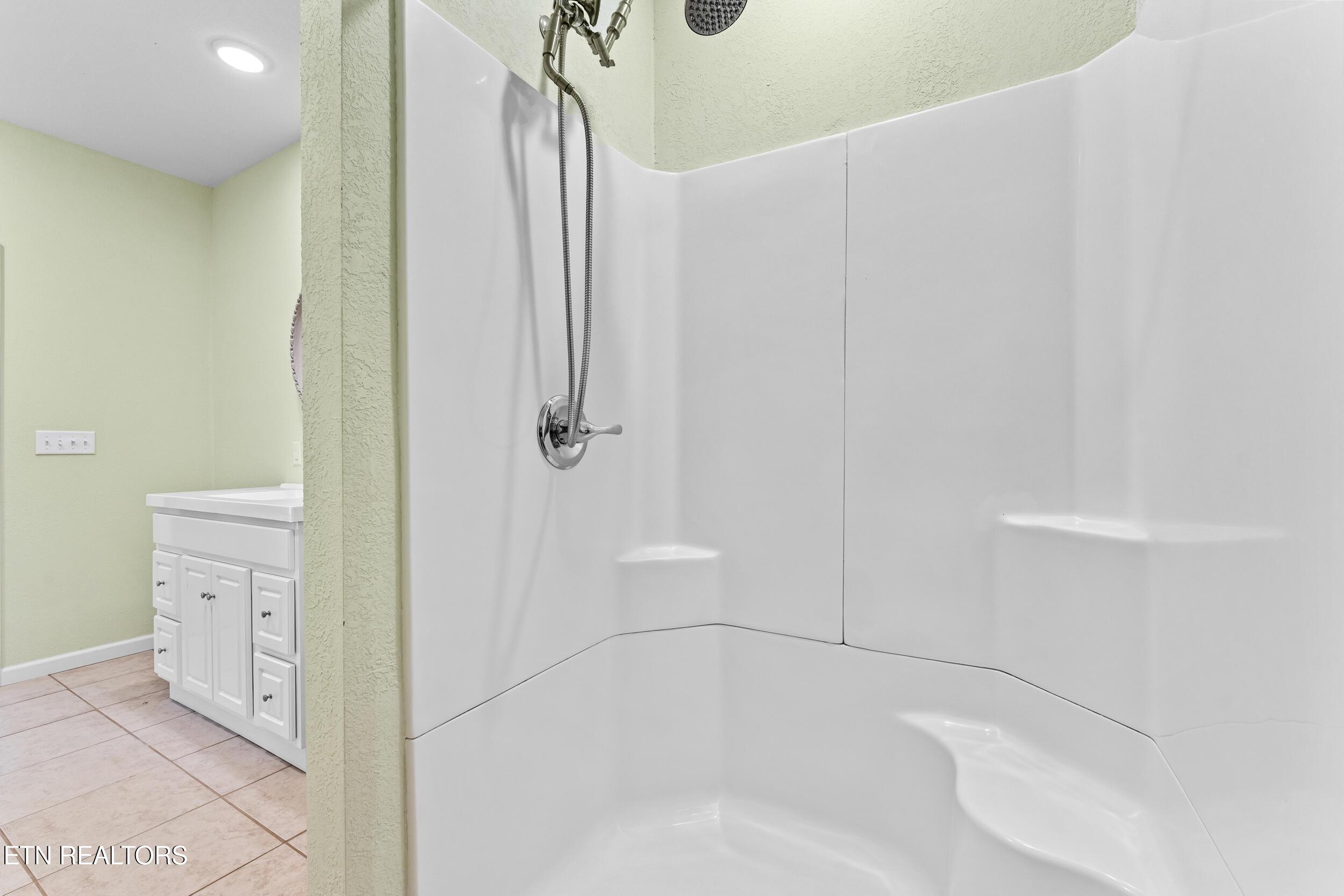 600 Donaldson Light Lane, Lenoir City, TN - Fort Loudoun and Tellico Lake Real Estate - Image# 37