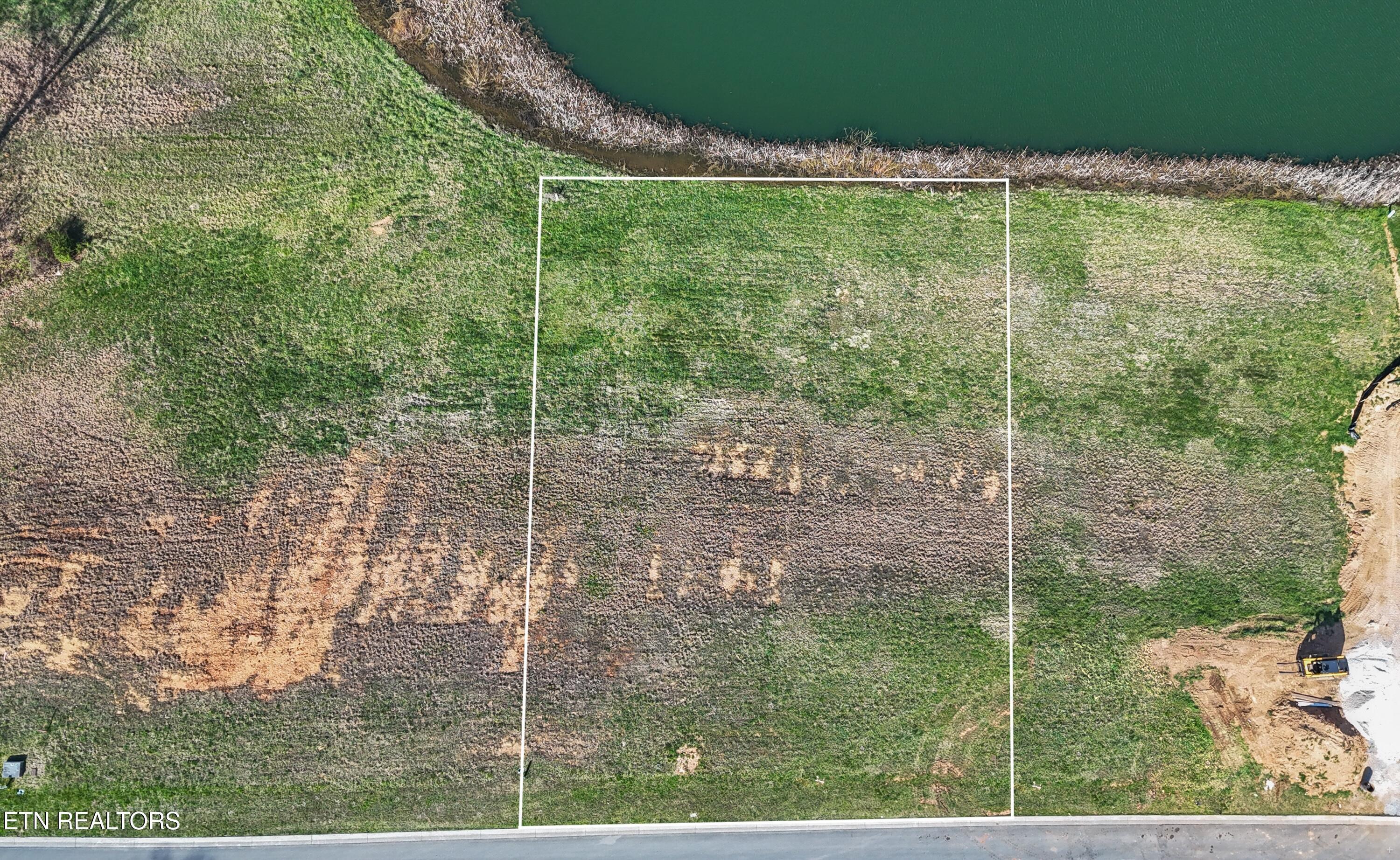 385 Navigator Drive, Lenoir City, TN - Fort Loudoun and Tellico Lake Real Estate - Image# 2