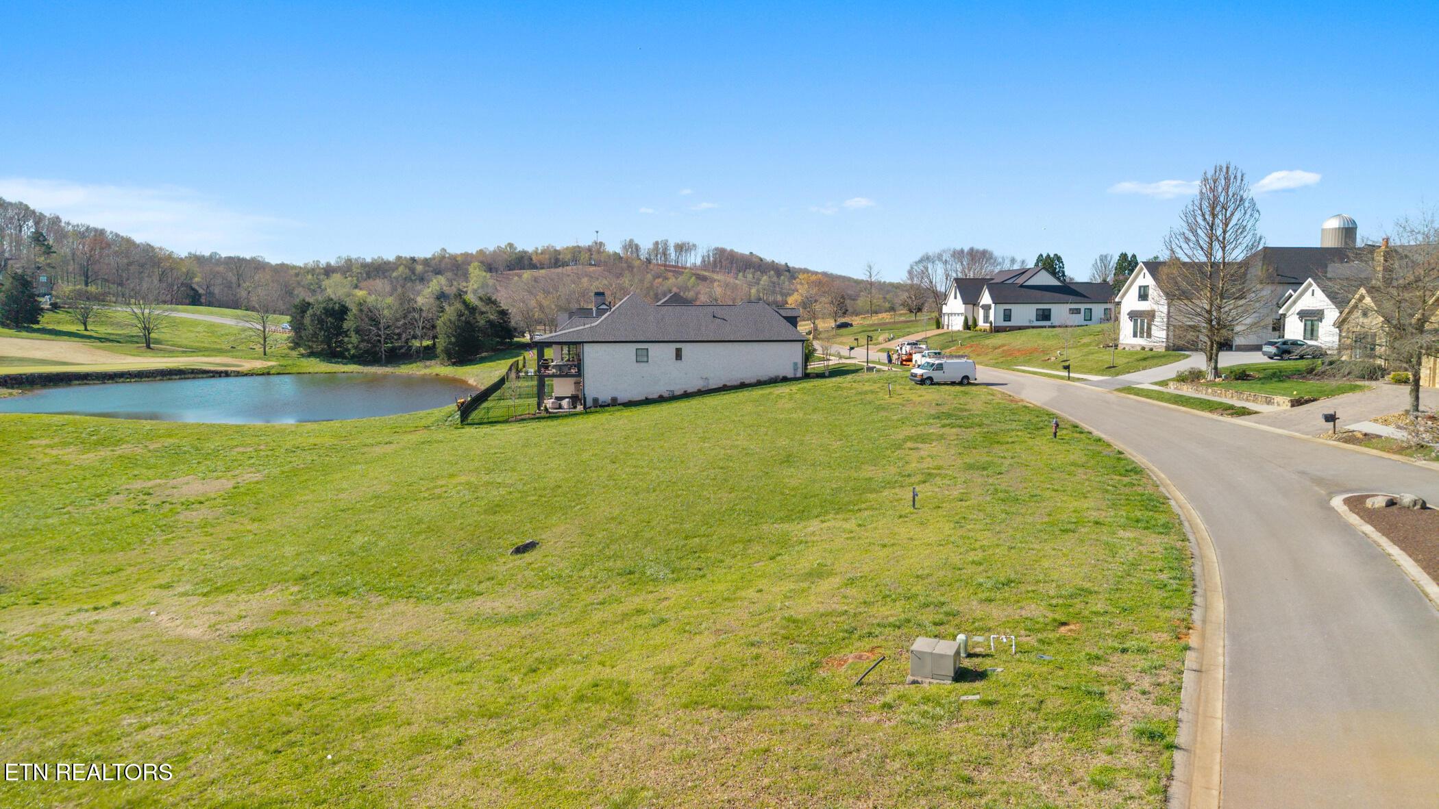 592 Old Barn Lane, Loudon, TN - Fort Loudoun and Tellico Lake Real Estate - Image# 3