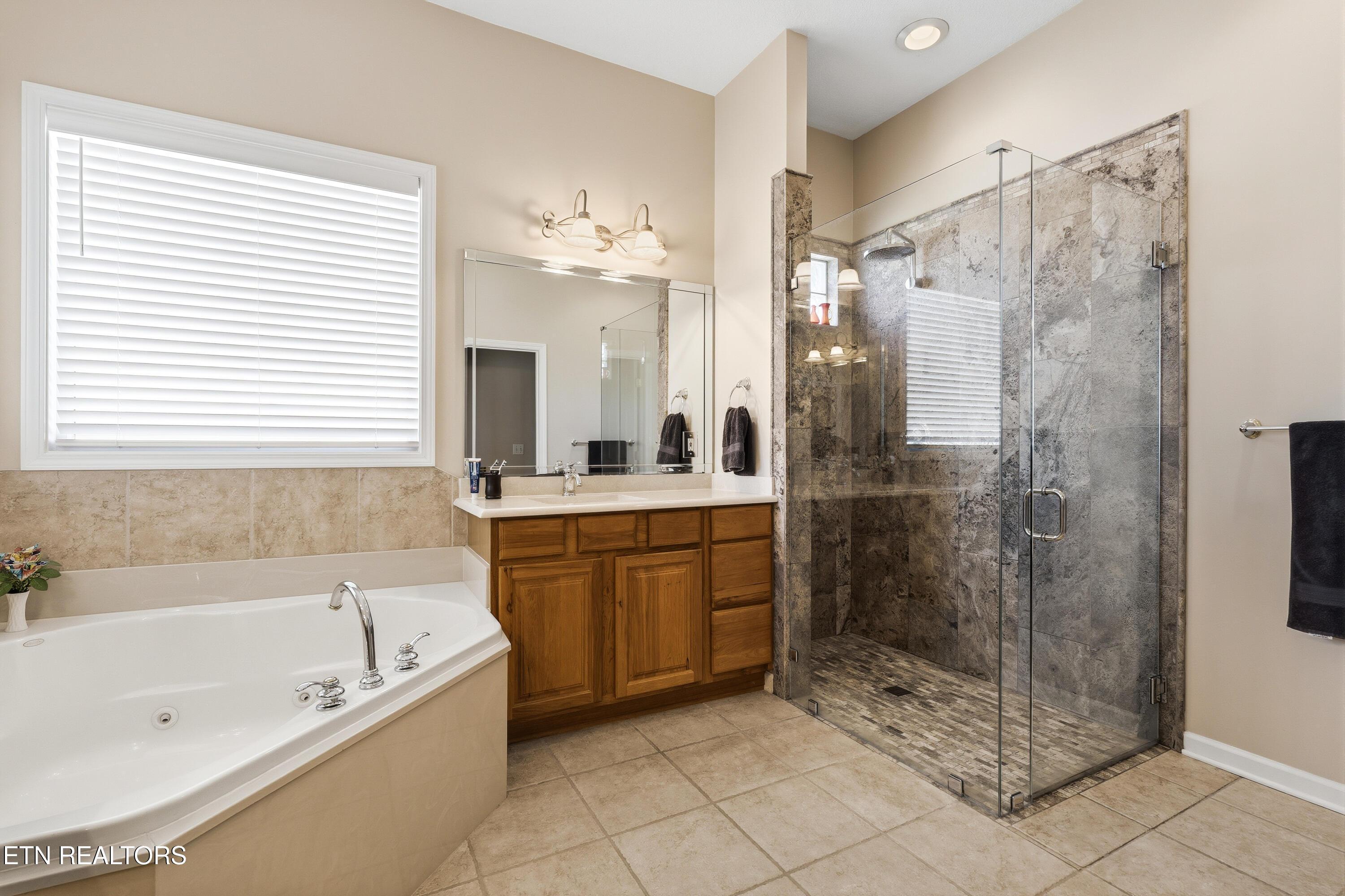 323 Okmulgee Circle, Loudon, TN - Fort Loudoun and Tellico Lake Real Estate - Image# 21