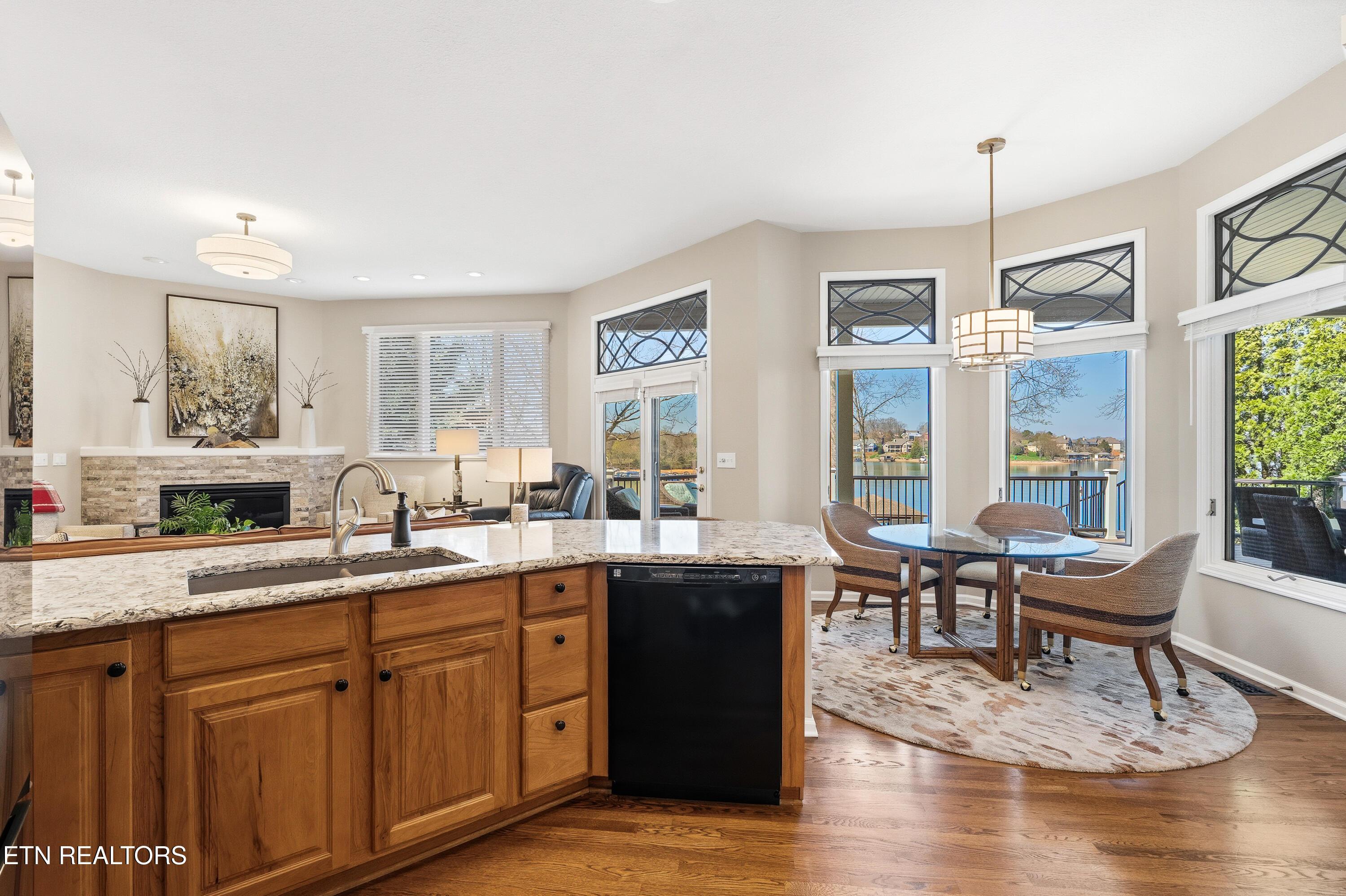 323 Okmulgee Circle, Loudon, TN - Fort Loudoun and Tellico Lake Real Estate - Image# 9