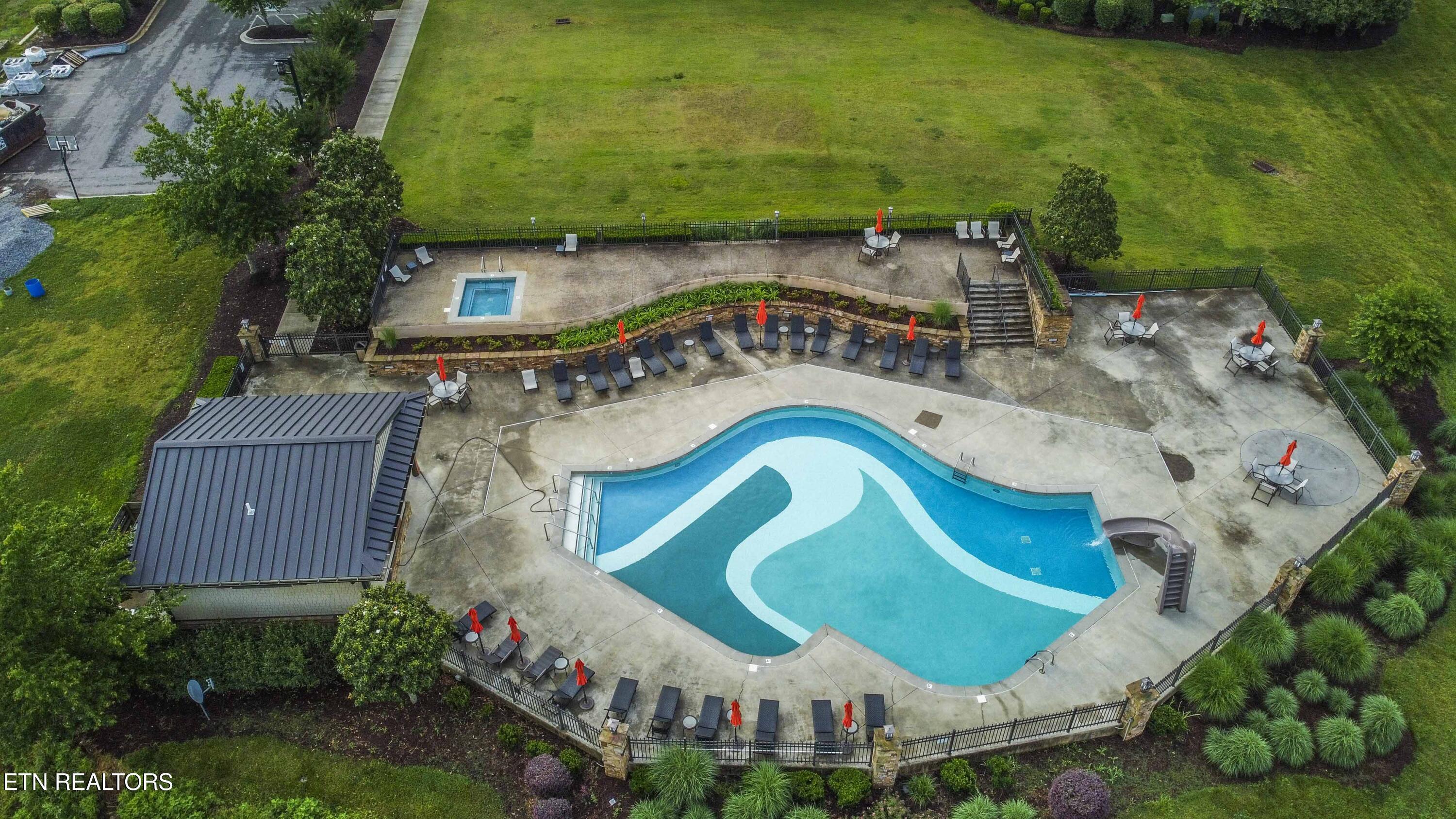 687 River Bank Tr, Loudon, TN - Fort Loudoun and Tellico Lake Real Estate - Image# 12