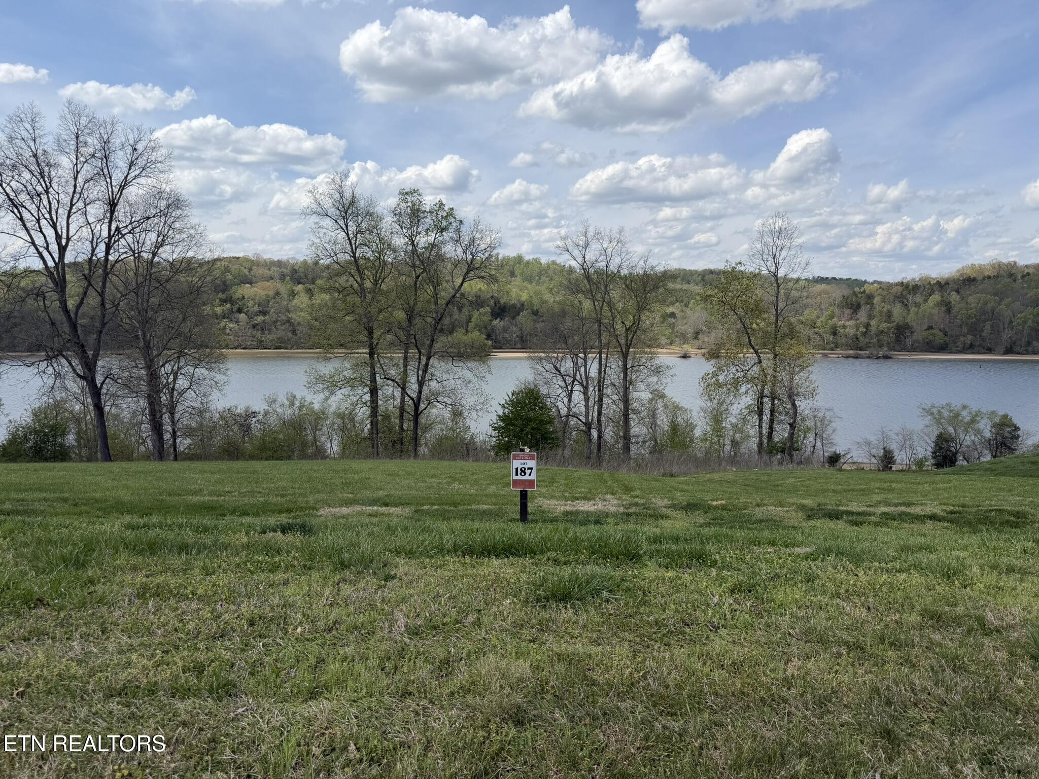 687 River Bank Tr, Loudon, TN - Fort Loudoun and Tellico Lake Real Estate - Image# 1