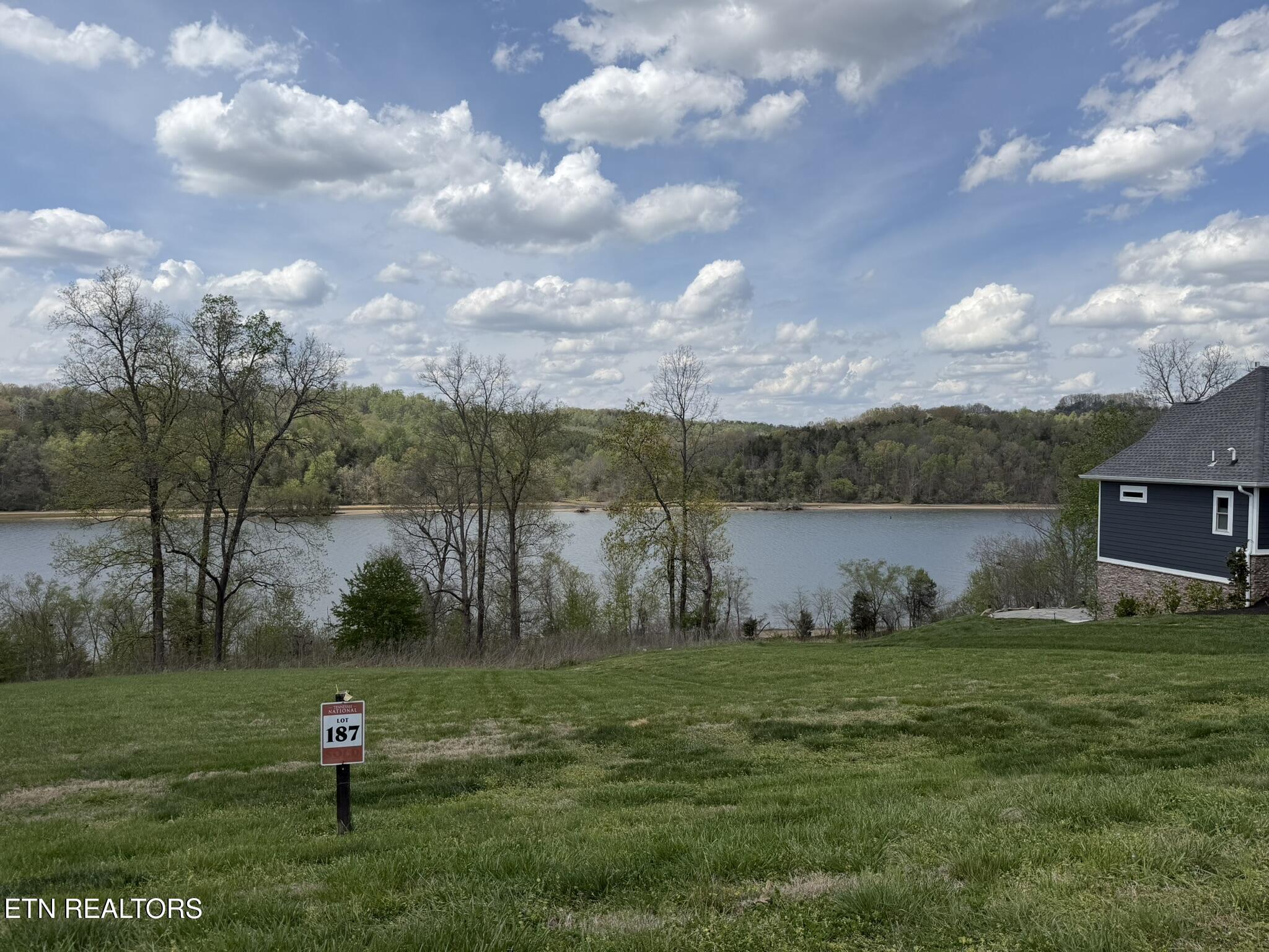 687 River Bank Tr, Loudon, TN - Fort Loudoun and Tellico Lake Real Estate - Image# 4
