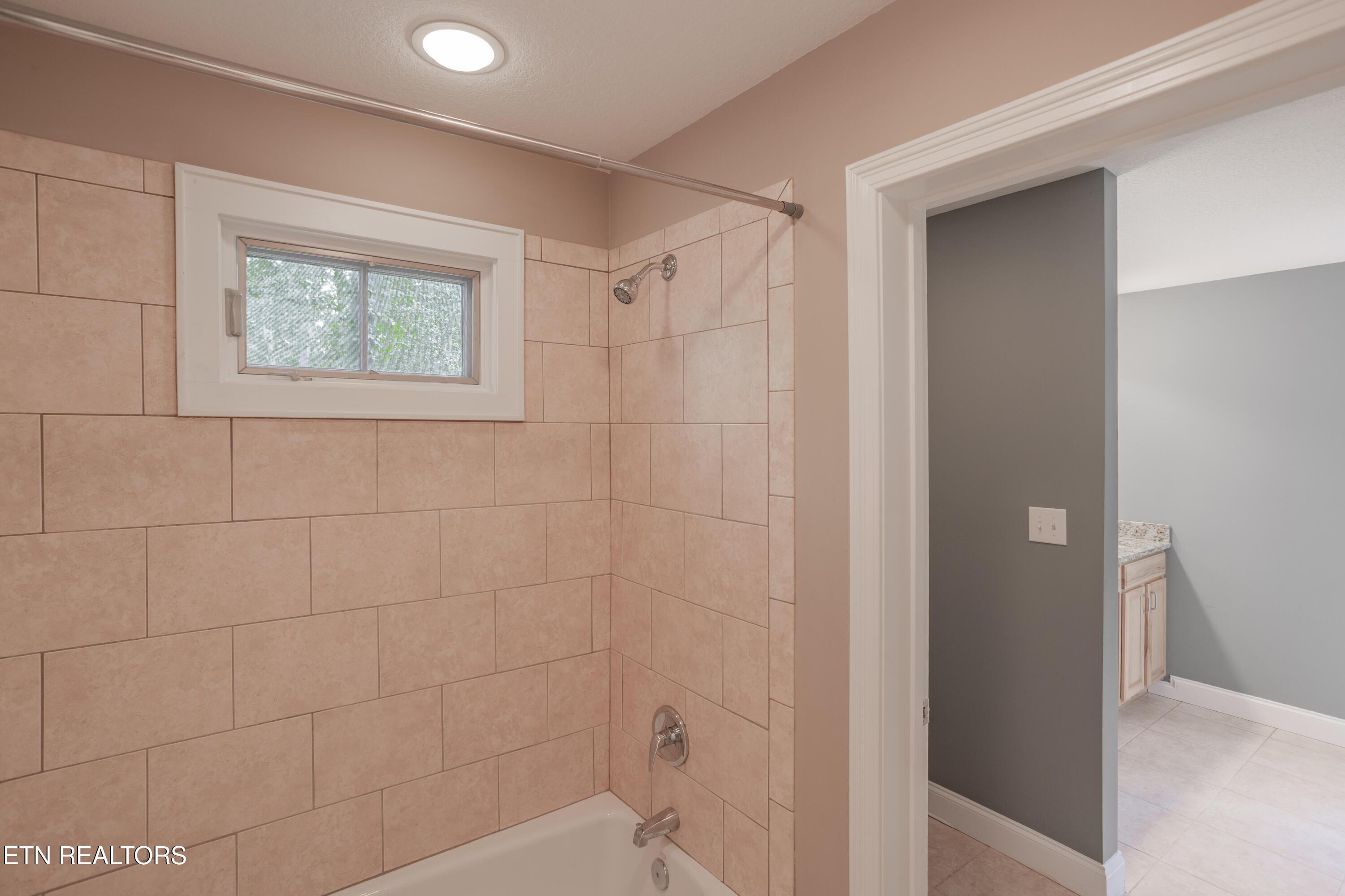 4193 Parris Drive, Lenoir City, TN - Fort Loudoun and Tellico Lake Real Estate - Image# 25