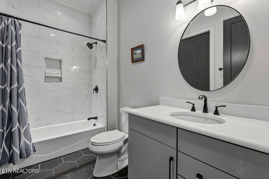 699 Cypress Pointe Drive, Lenoir City, TN - Fort Loudoun and Tellico Lake Real Estate - Image# 45