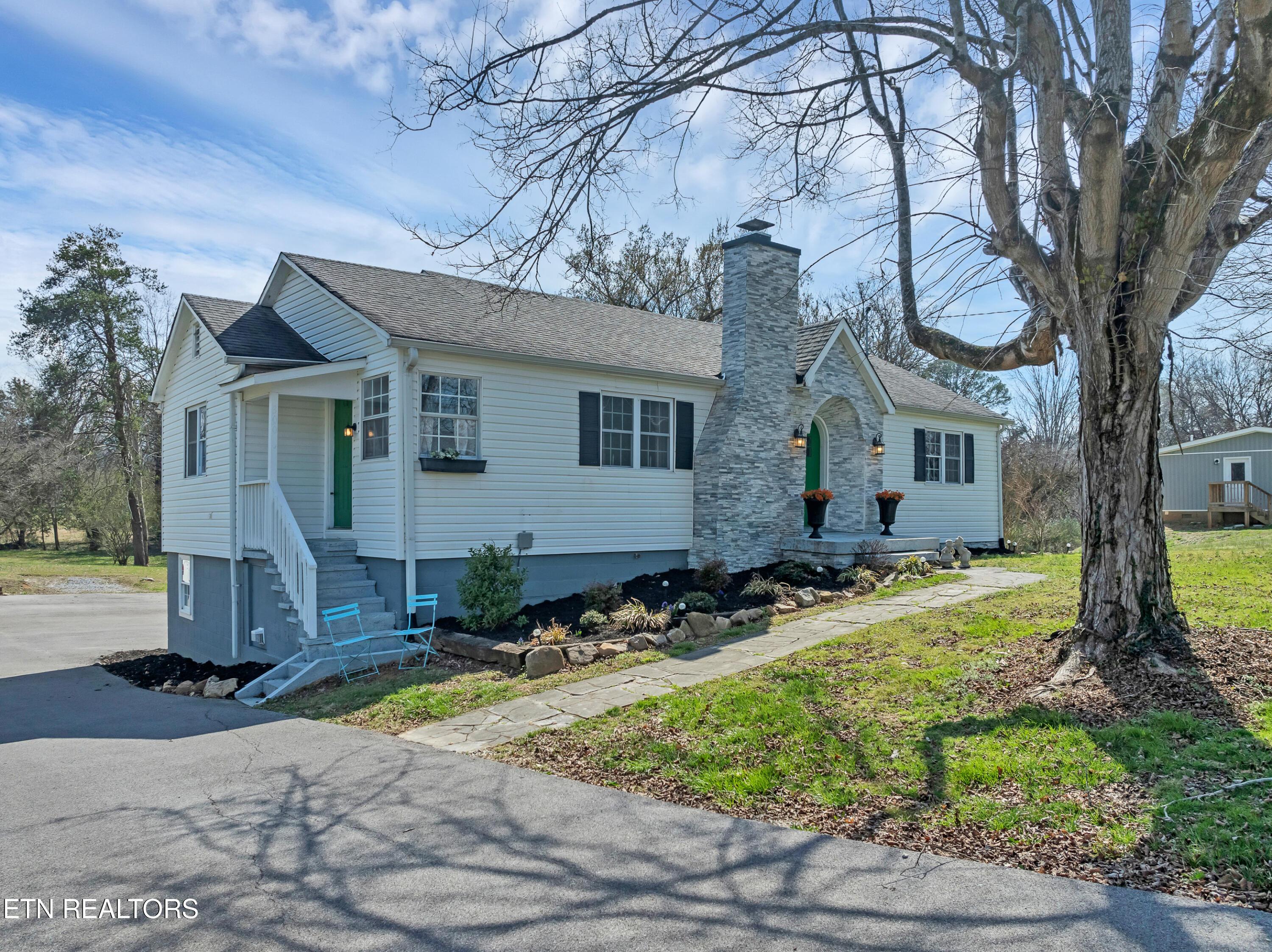 300 Lindy Drive, Knoxville, TN - Fort Loudoun and Tellico Lake Real Estate - Image# 2