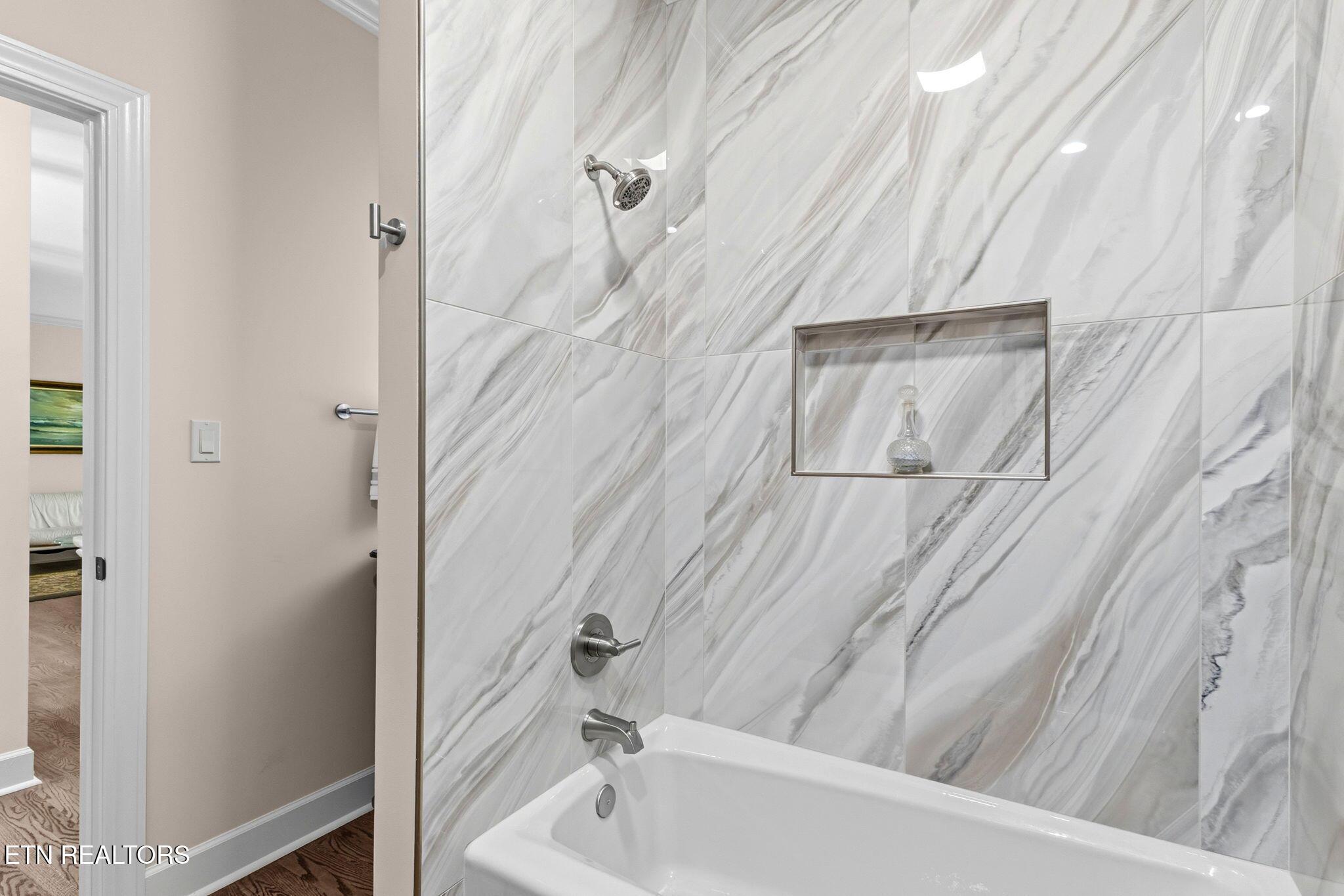 2304 Lakemoor Drive, Knoxville, TN - Fort Loudoun and Tellico Lake Real Estate - Image# 24