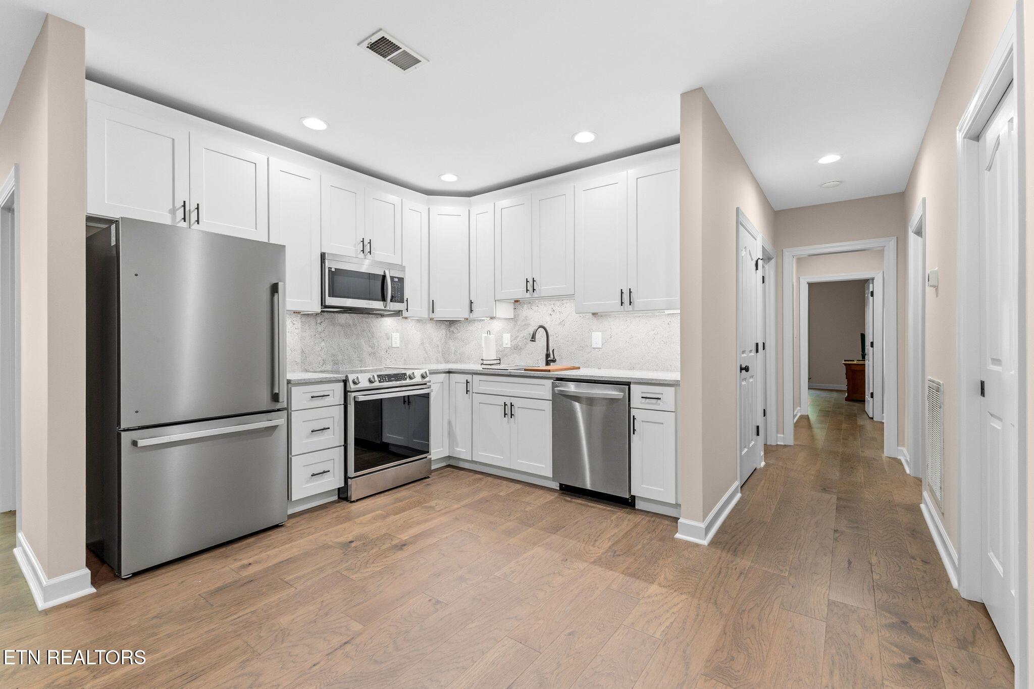 2304 Lakemoor Drive, Knoxville, TN - Fort Loudoun and Tellico Lake Real Estate - Image# 32