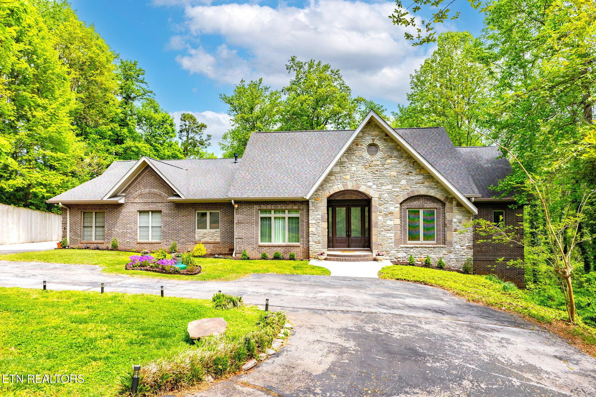 2304 Lakemoor Drive, Knoxville, TN - Fort Loudoun and Tellico Lake Real Estate - Image# 1