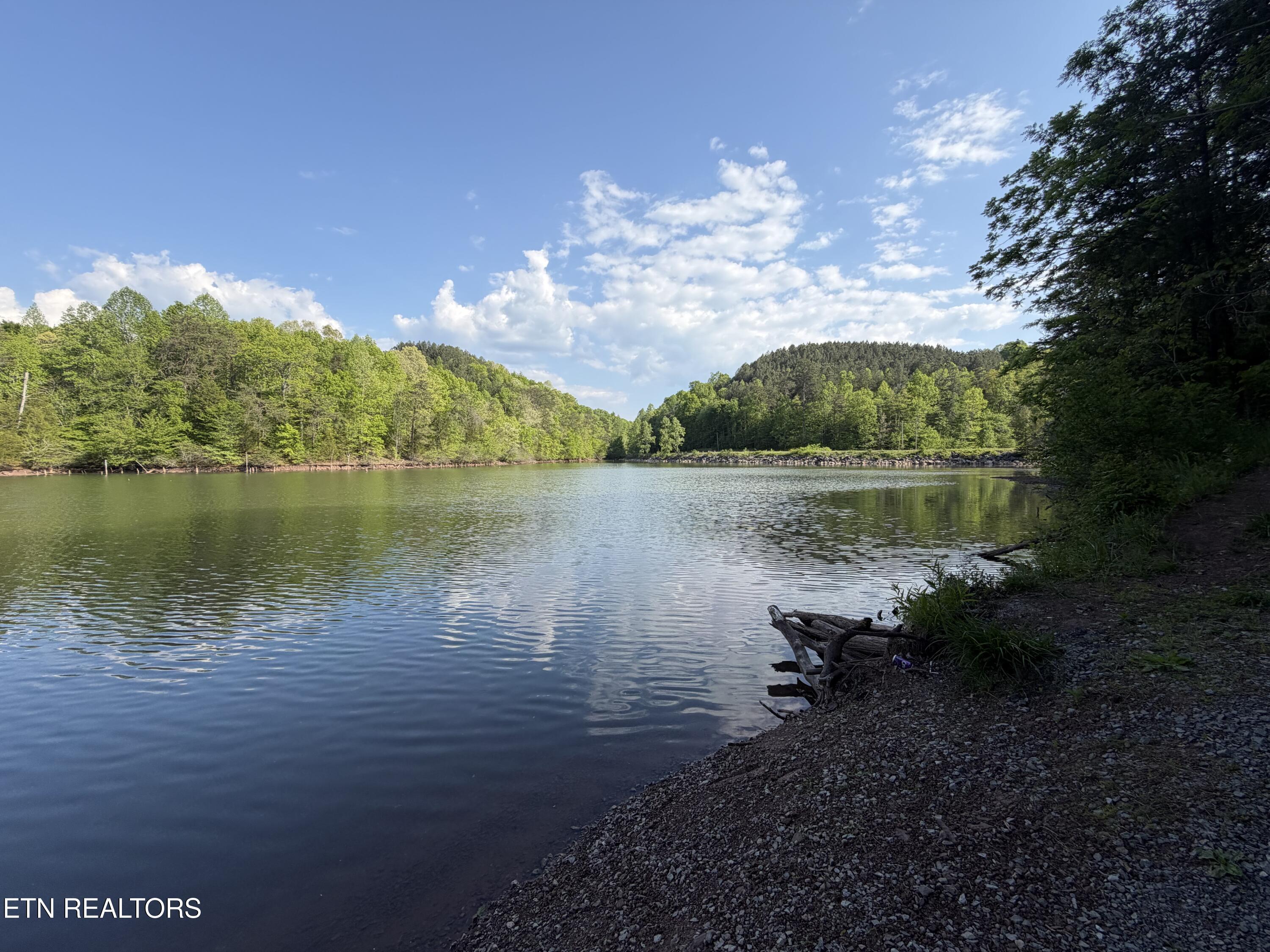 3 Three Point Rd, Vonore, TN - Fort Loudoun and Tellico Lake Real Estate - Image# 1