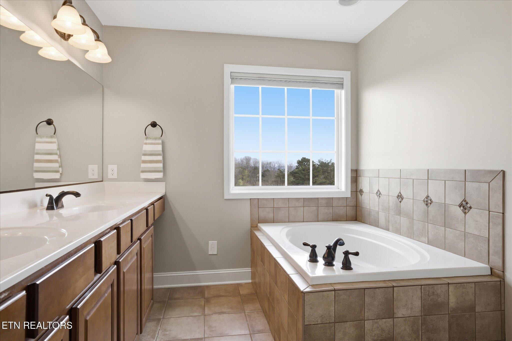 8447 Shoregate Lane, Knoxville, TN - Fort Loudoun and Tellico Lake Real Estate - Image# 24