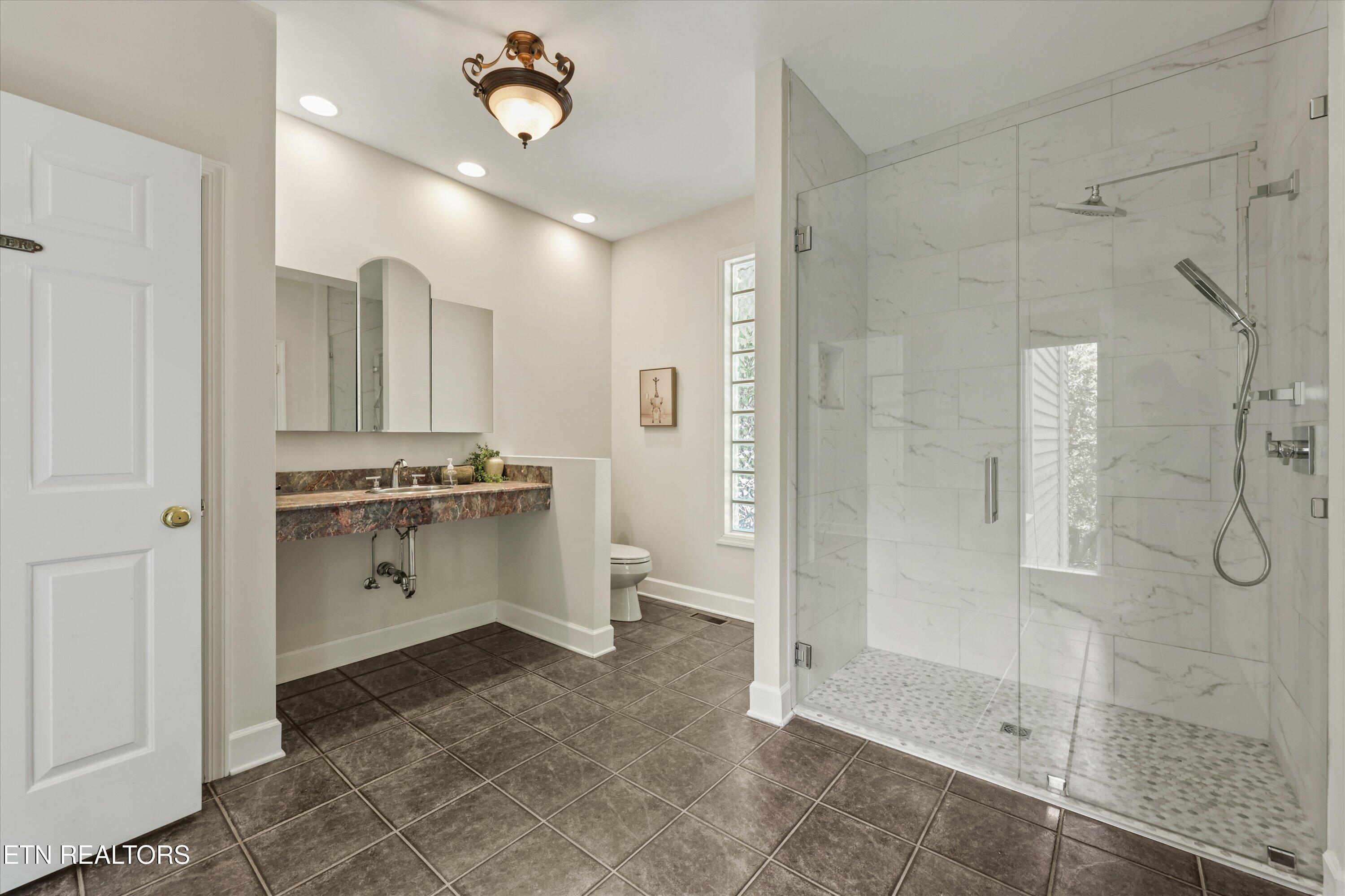 8940 Kelsey Lane, Knoxville, TN - Fort Loudoun and Tellico Lake Real Estate - Image# 22