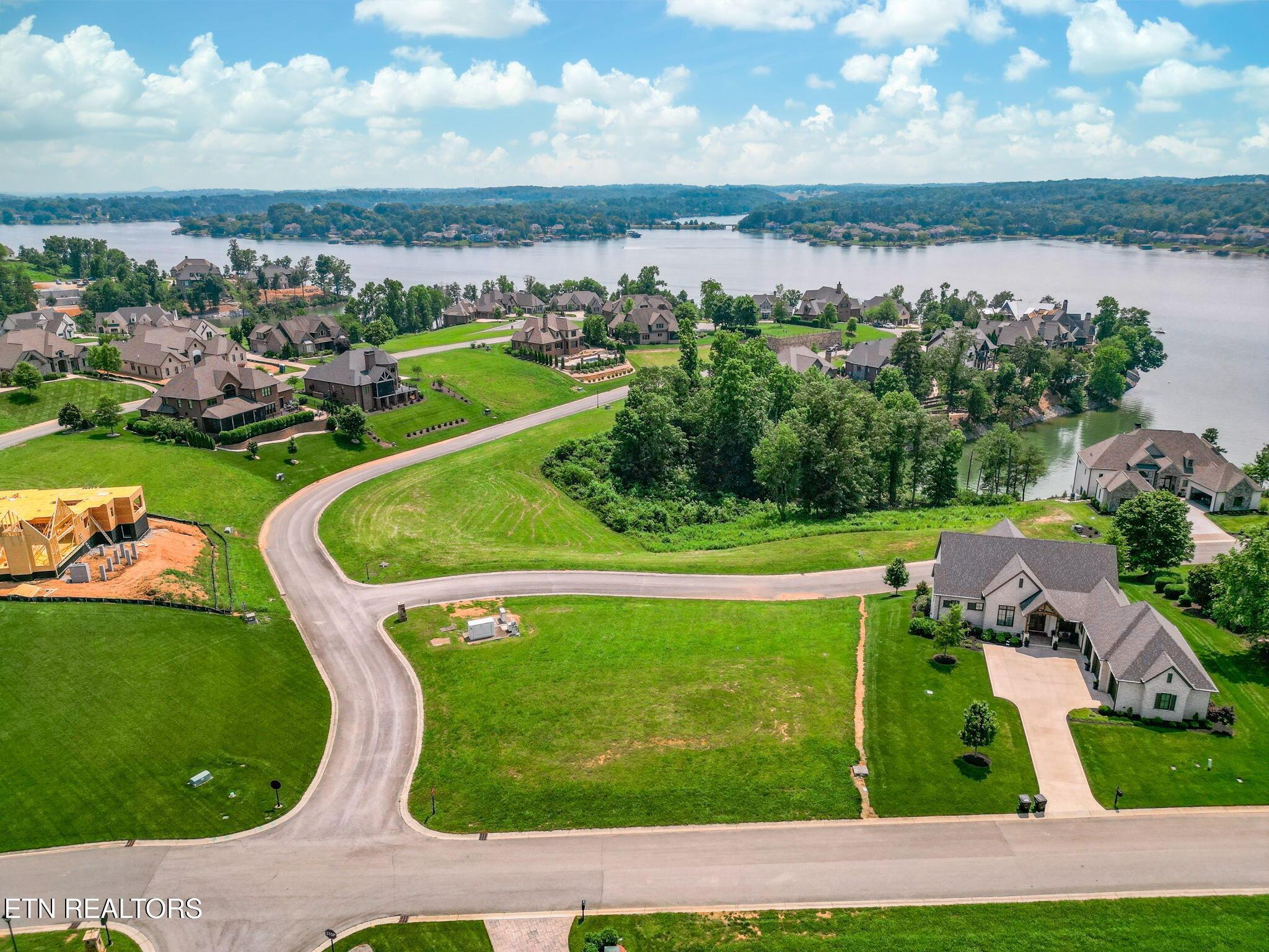 210 Beacon Court, Lenoir City, TN - Fort Loudoun and Tellico Lake Real Estate - Image# 4